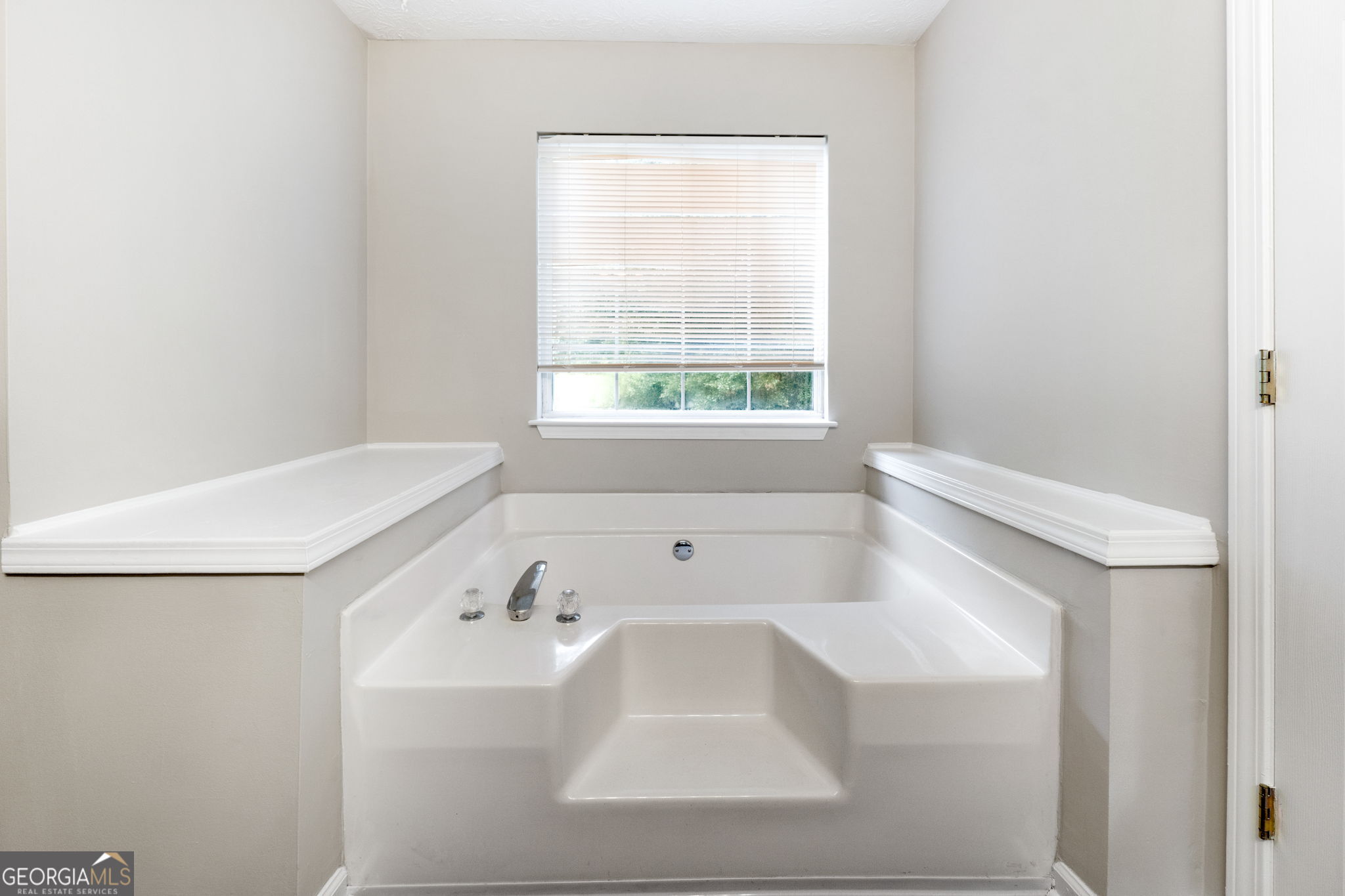 533 Grove Pointe Court