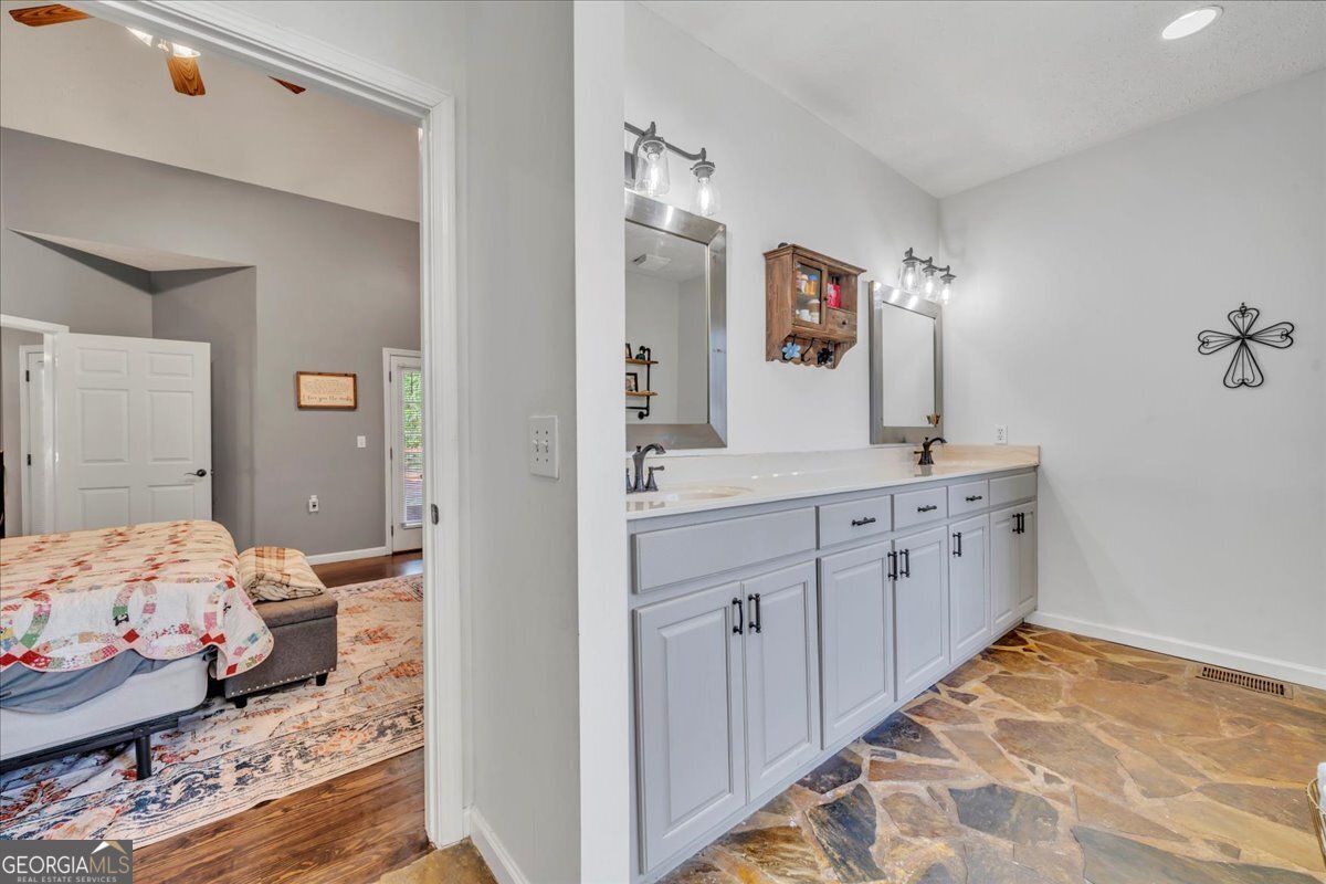 16 Little Collier Road