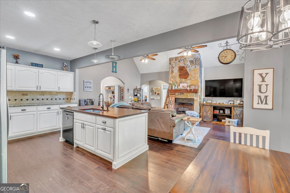 16 Little Collier Road