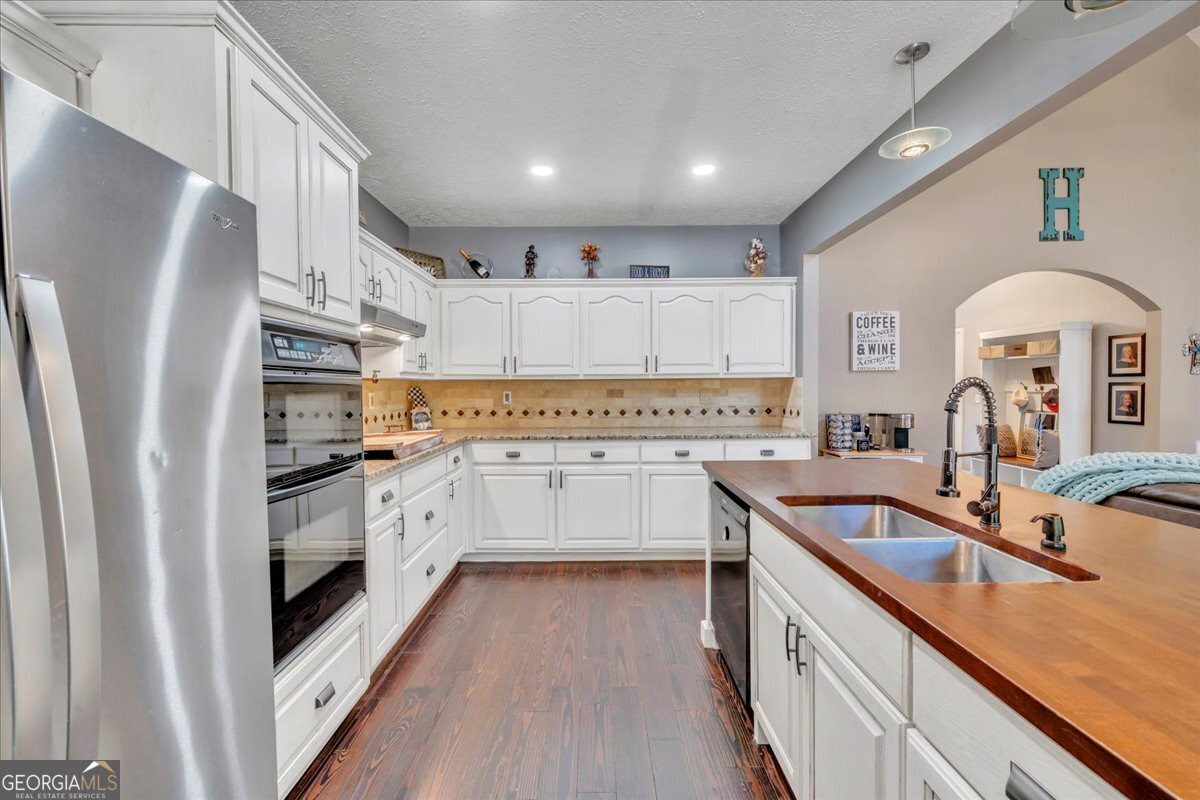 16 Little Collier Road