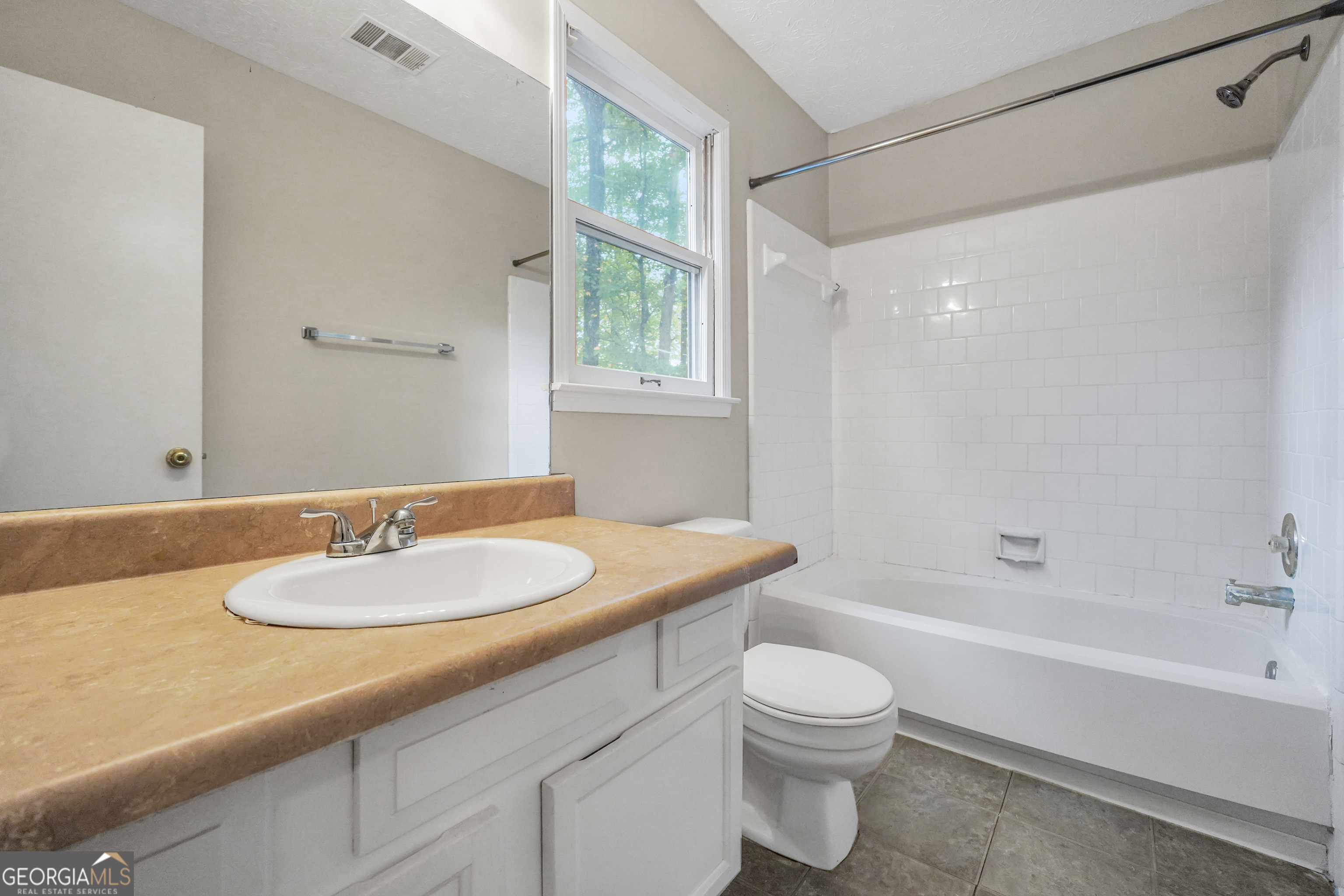 2813 New South Drive