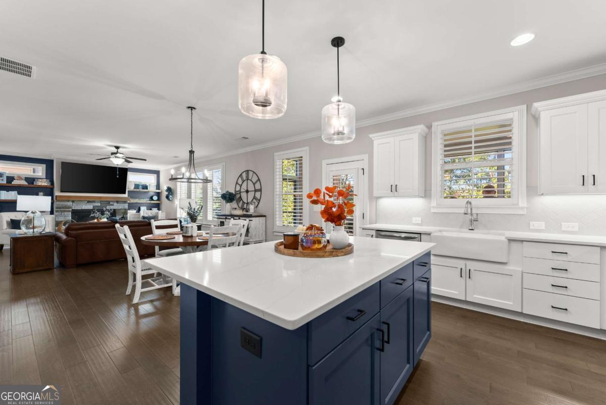 7123 Lake Edge Drive