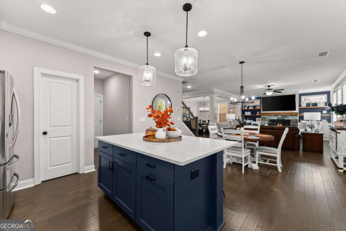 7123 Lake Edge Drive