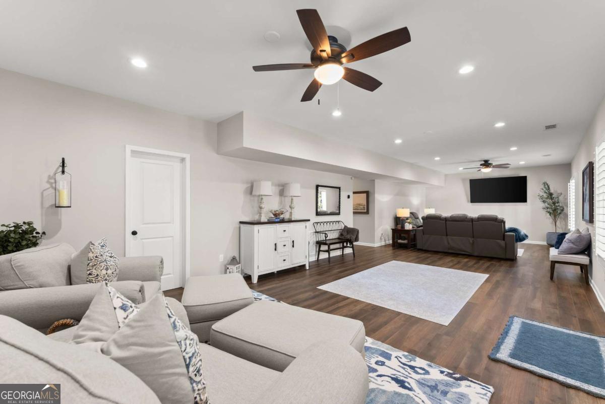 7123 Lake Edge Drive