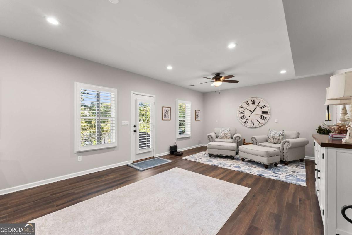 7123 Lake Edge Drive