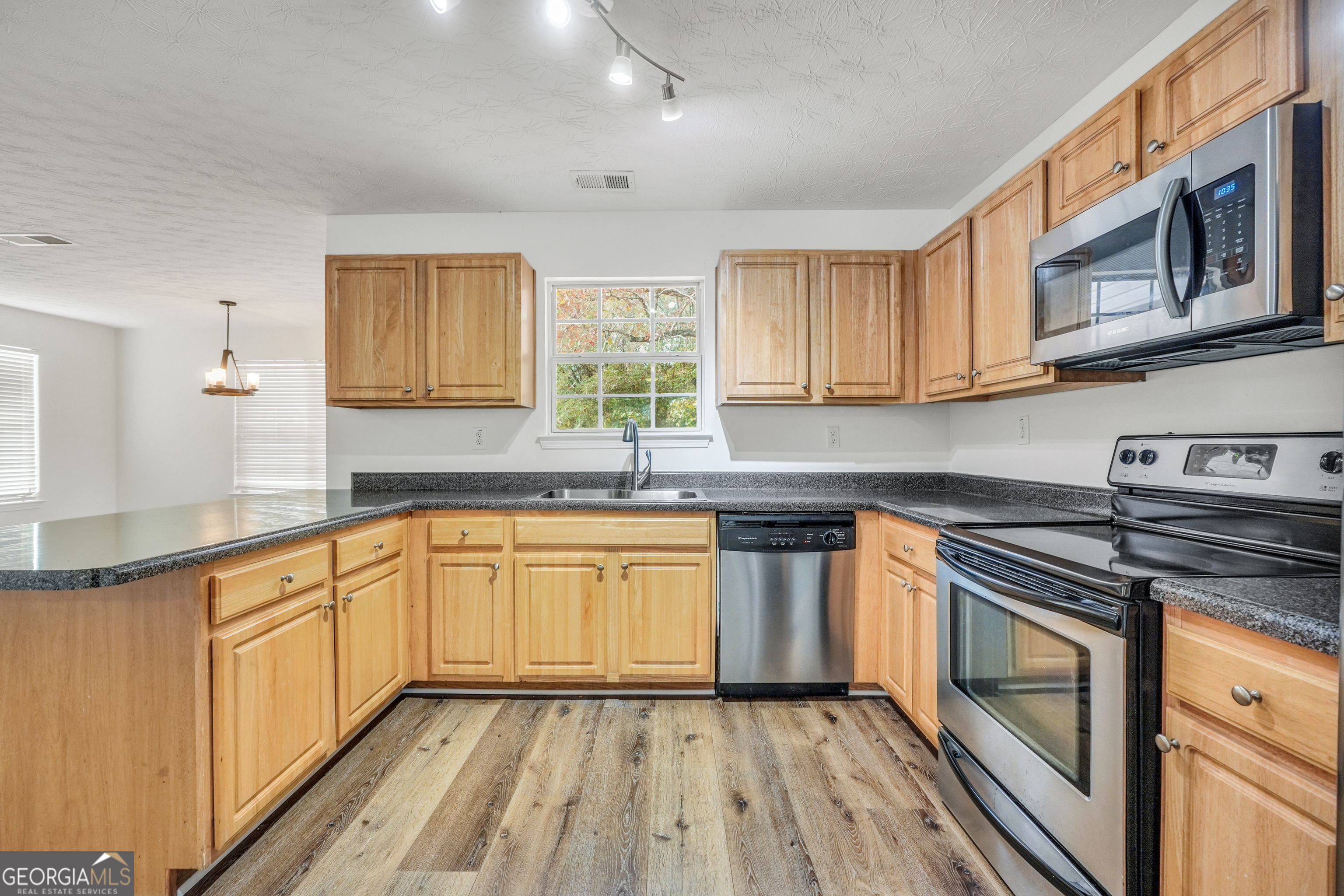 1512 Lincoln Terrace