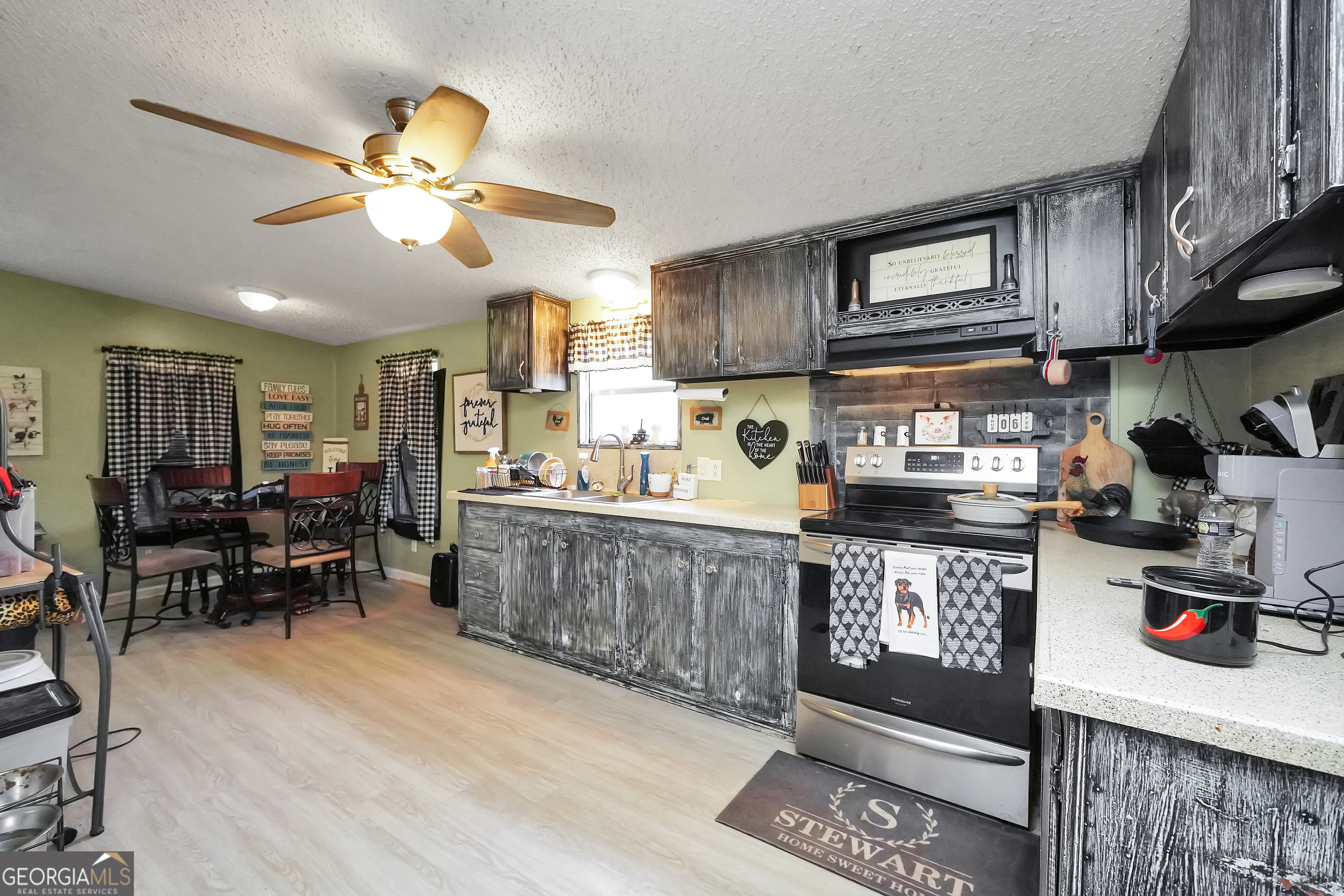 926 Silver Dollar Road