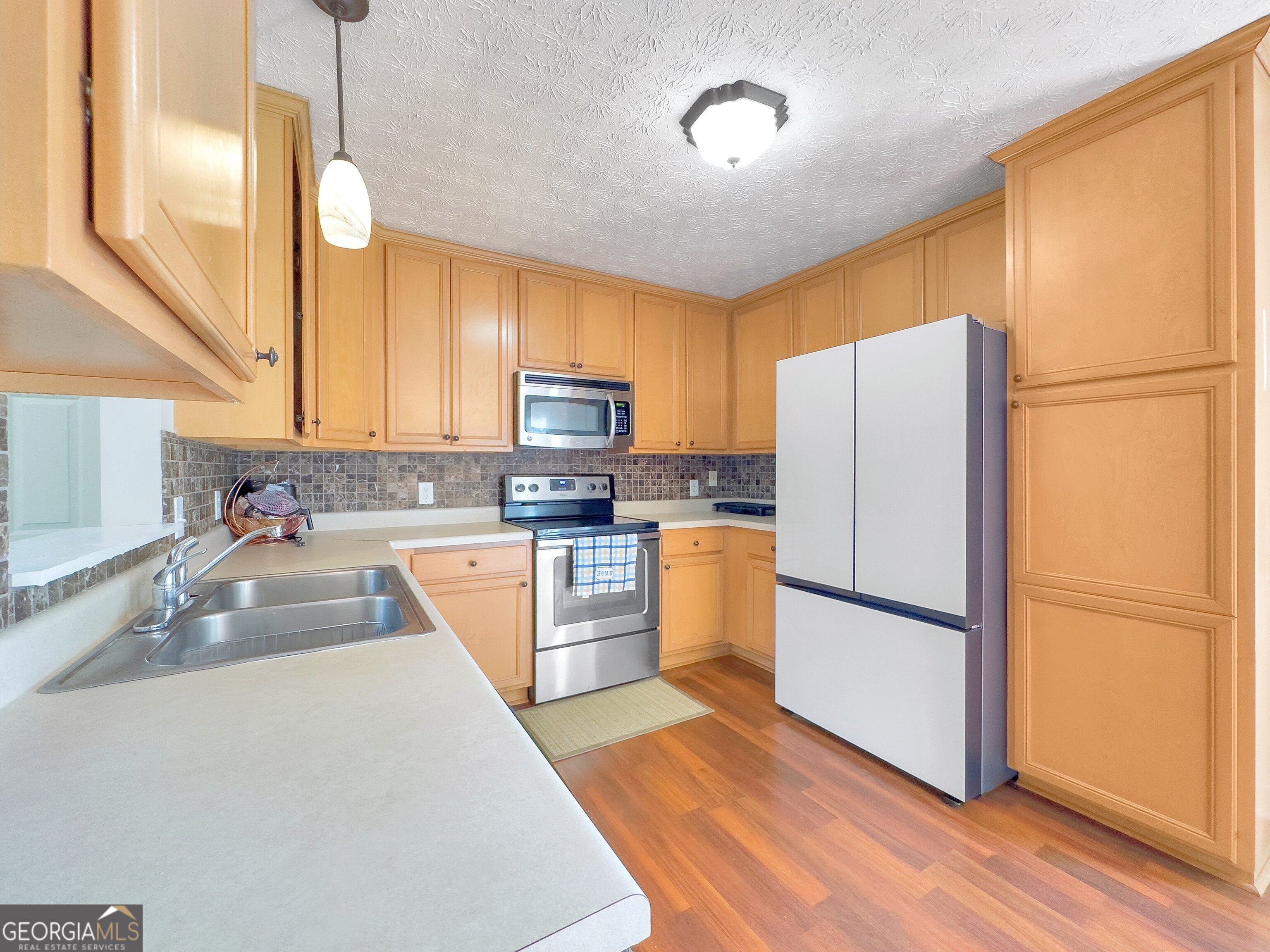 1012 Gloria Grand Boulevard