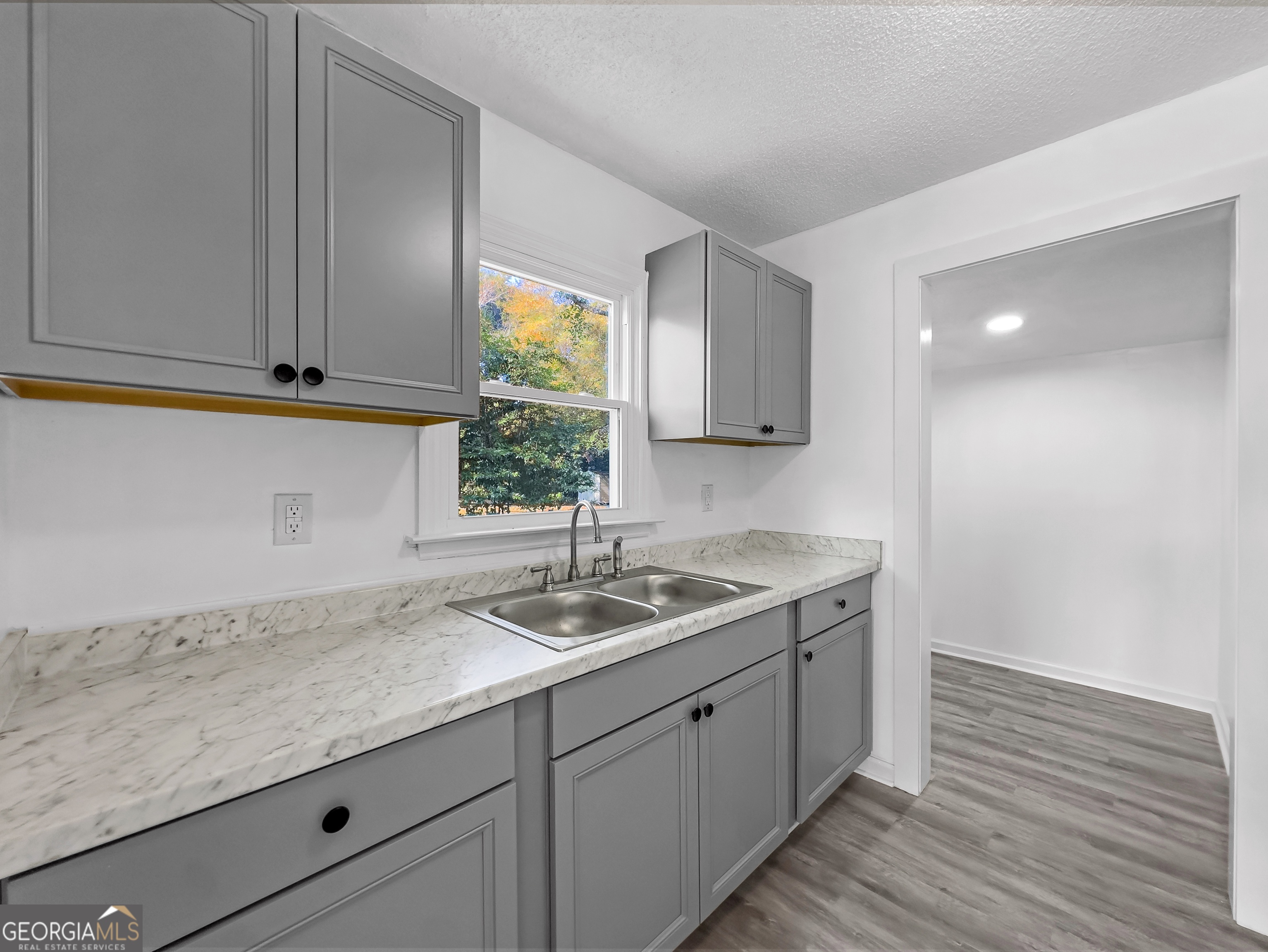 803 Crestwood Terrace