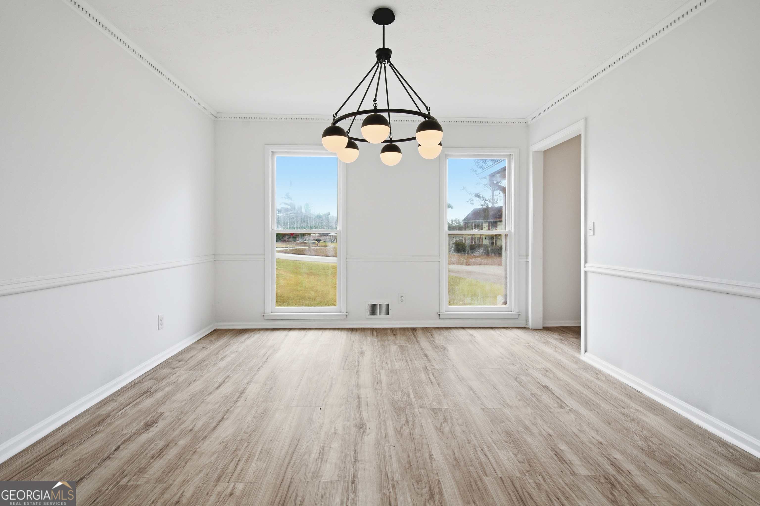 560 Clubhouse Drive SE