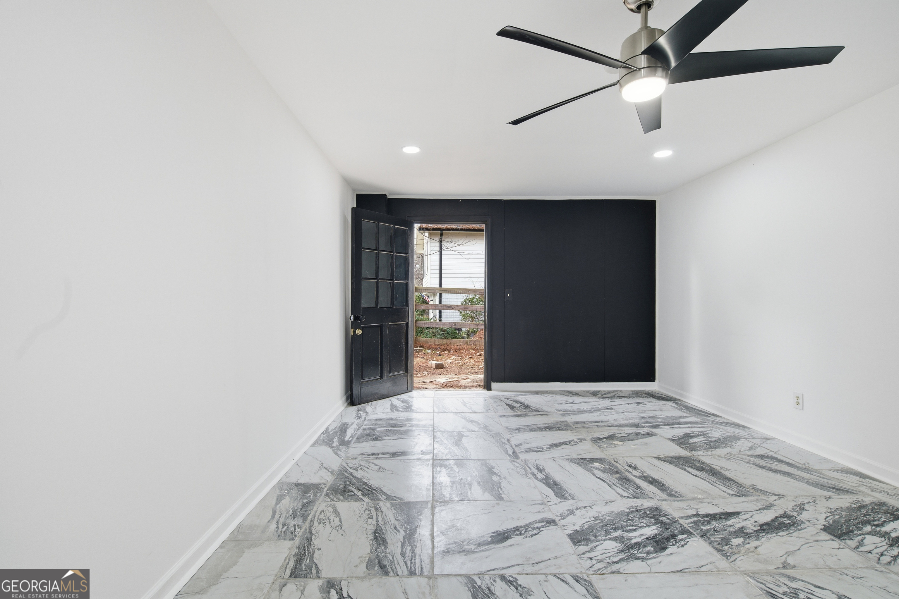 560 Clubhouse Drive SE