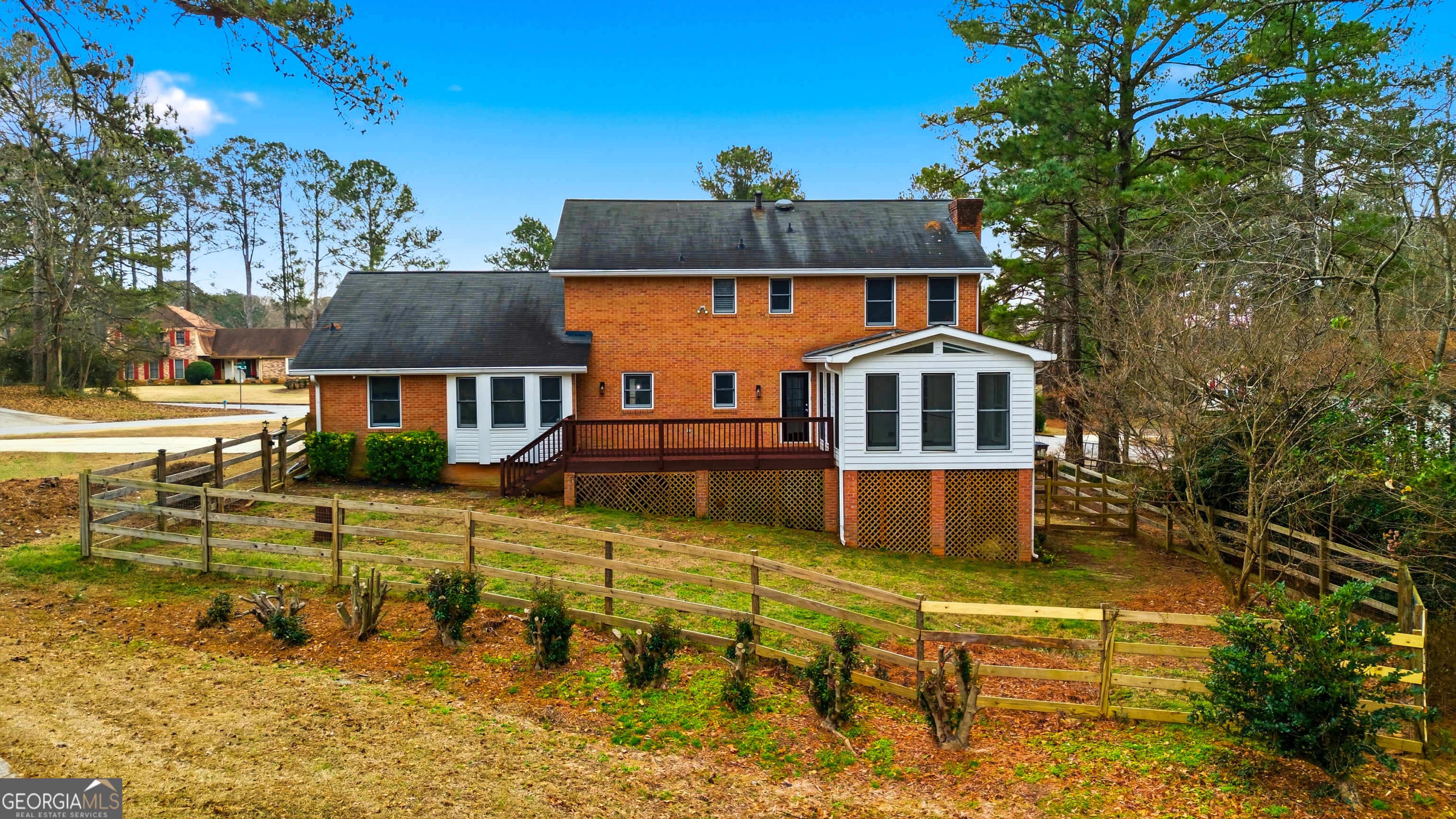 560 Clubhouse Drive SE