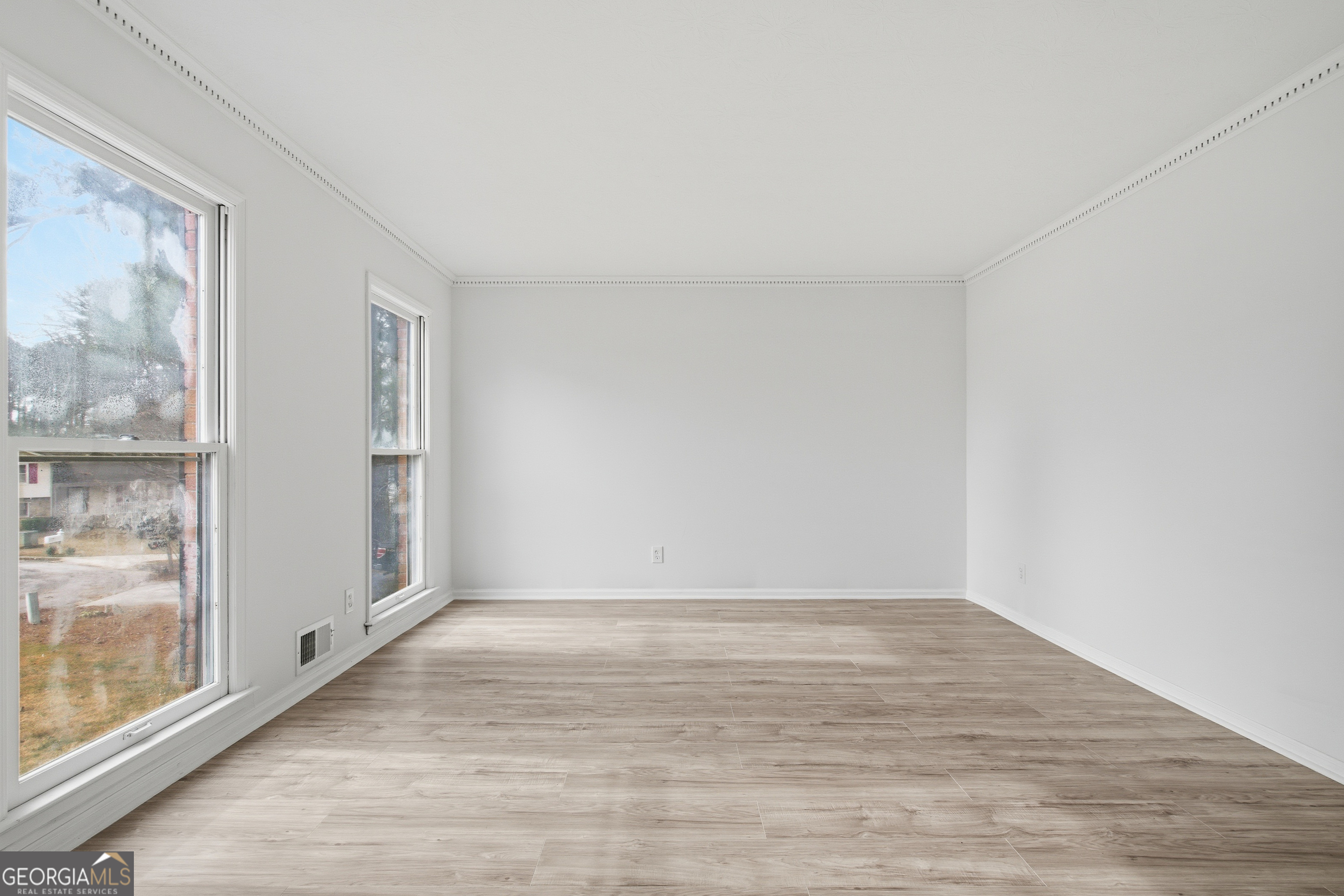 560 Clubhouse Drive SE