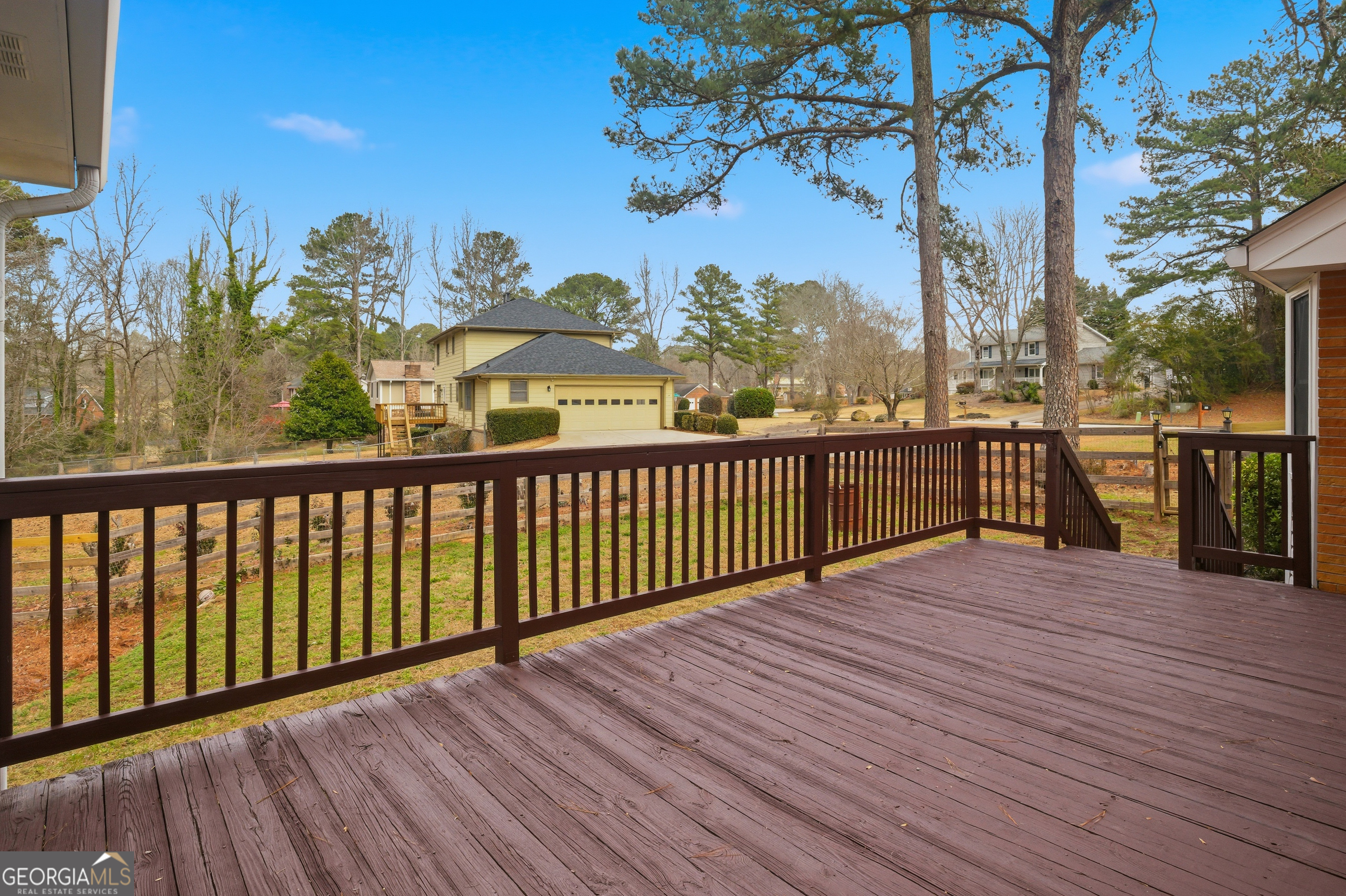 560 Clubhouse Drive SE