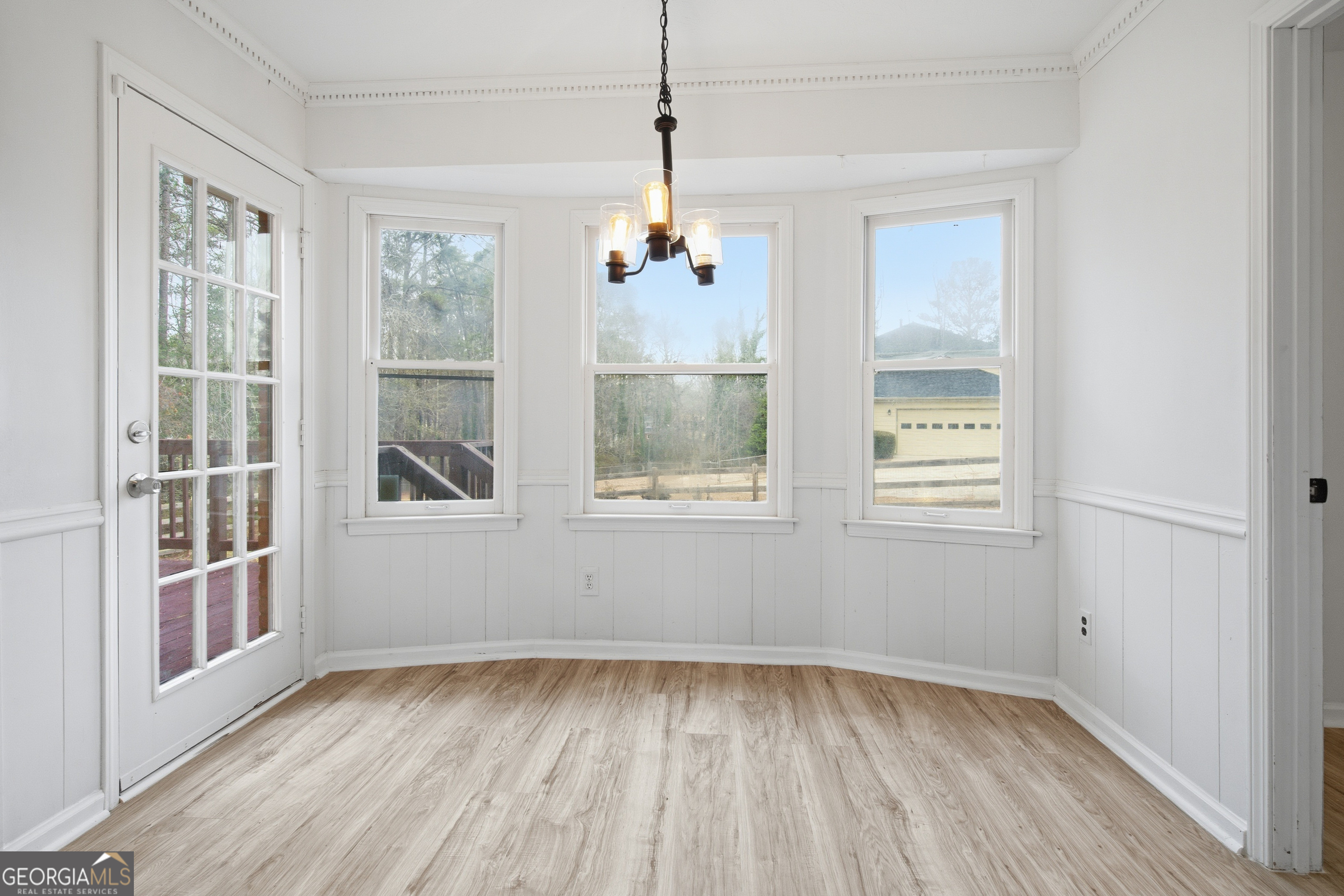 560 Clubhouse Drive SE