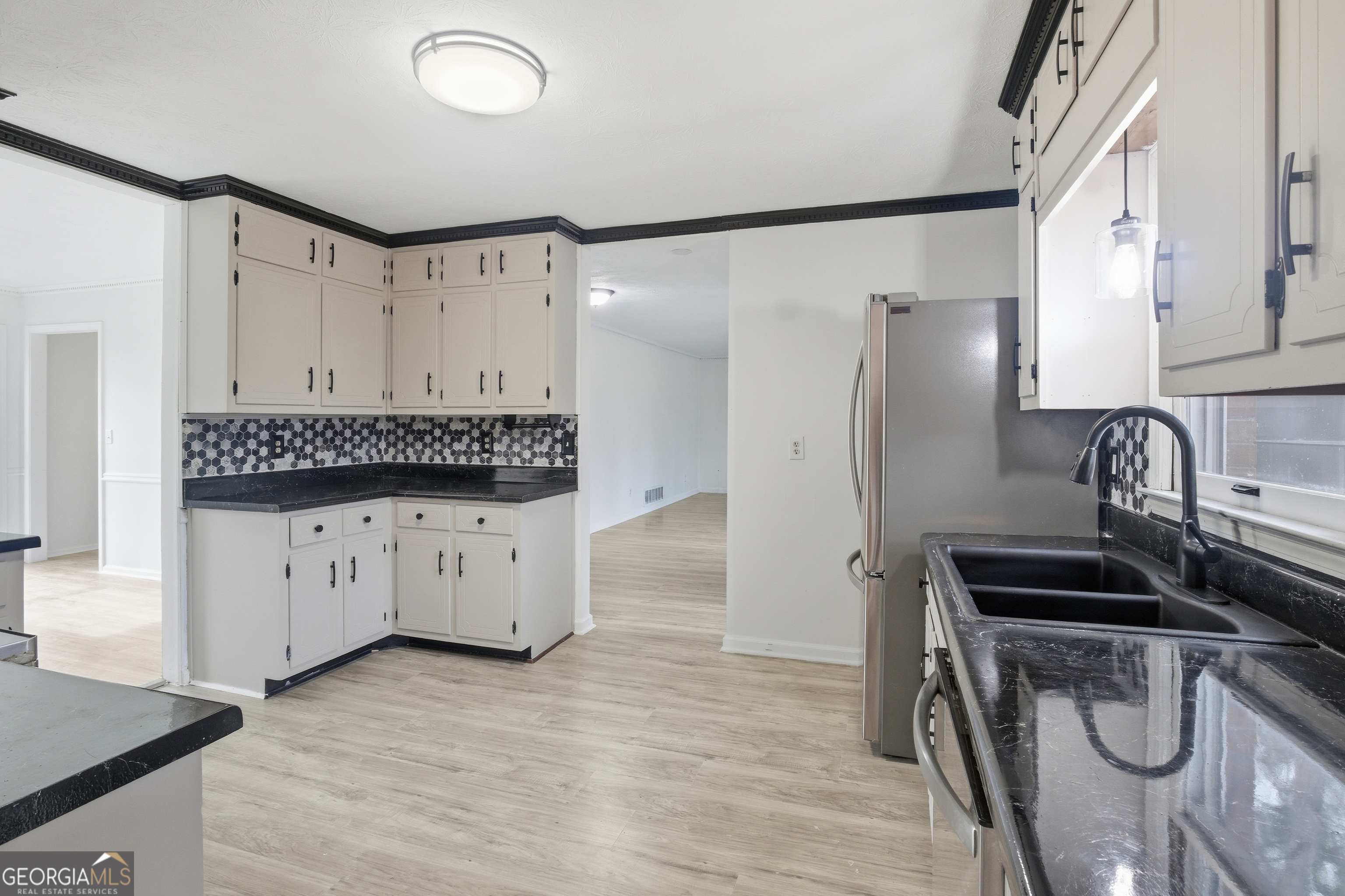 560 Clubhouse Drive SE