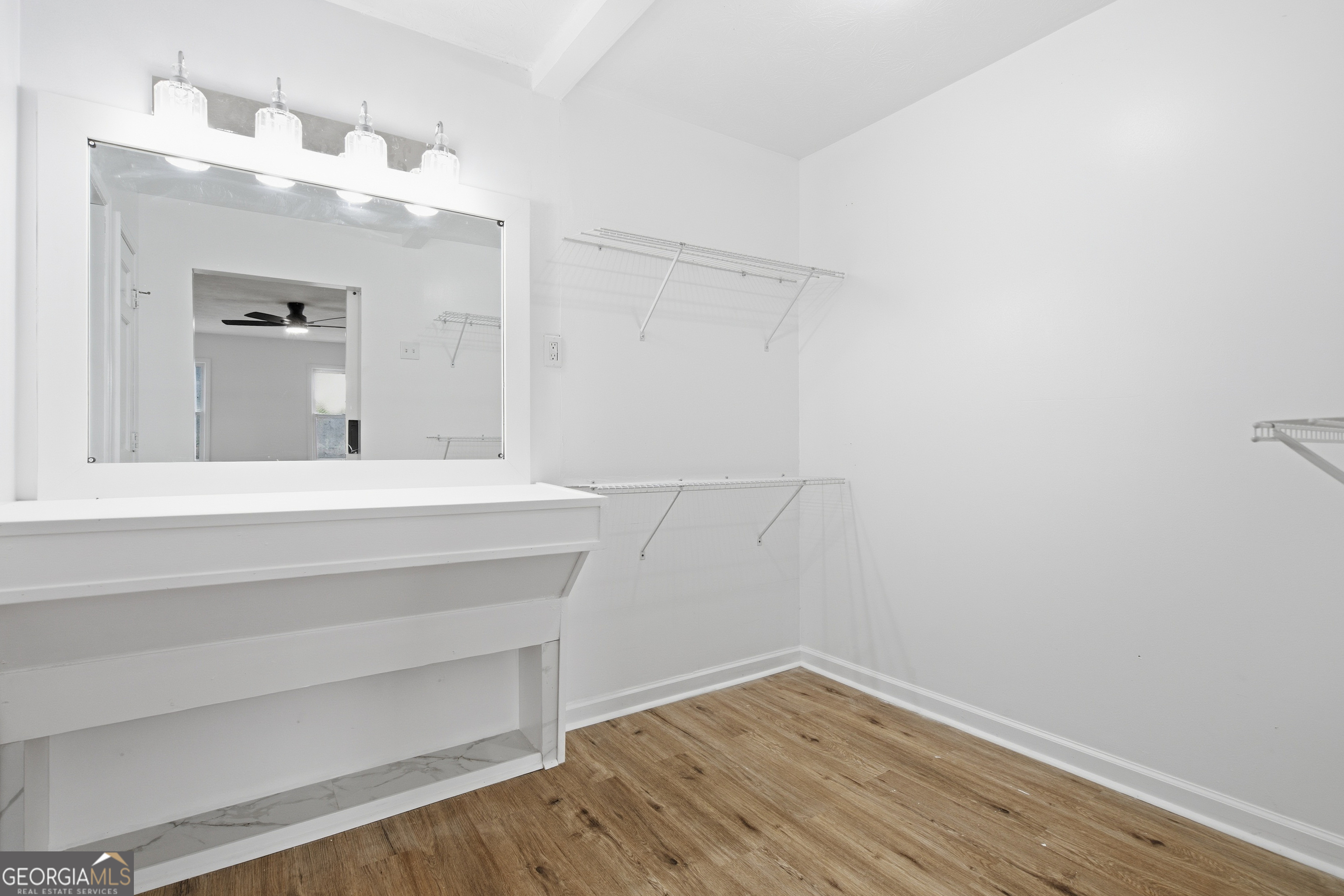 560 Clubhouse Drive SE