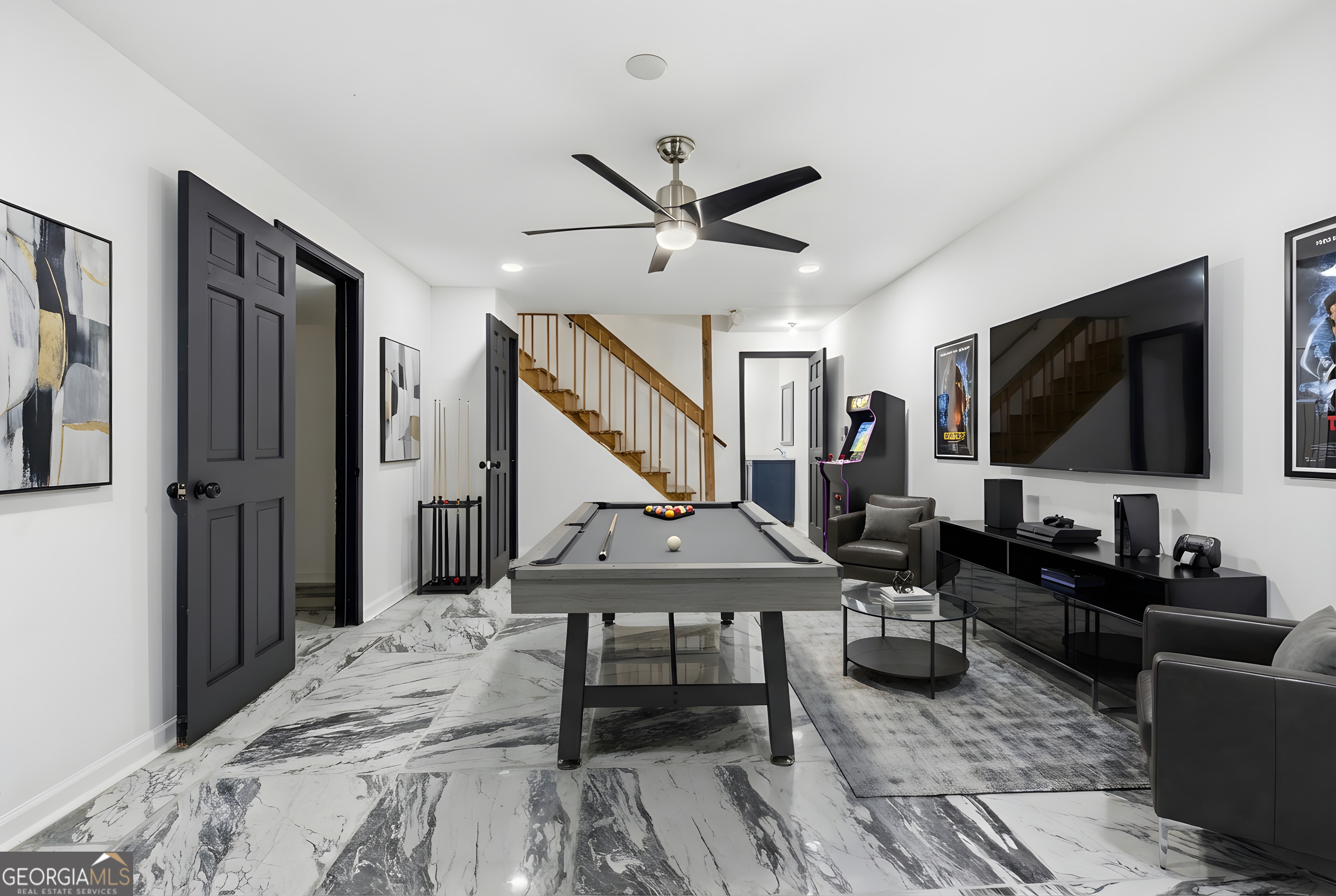 560 Clubhouse Drive SE