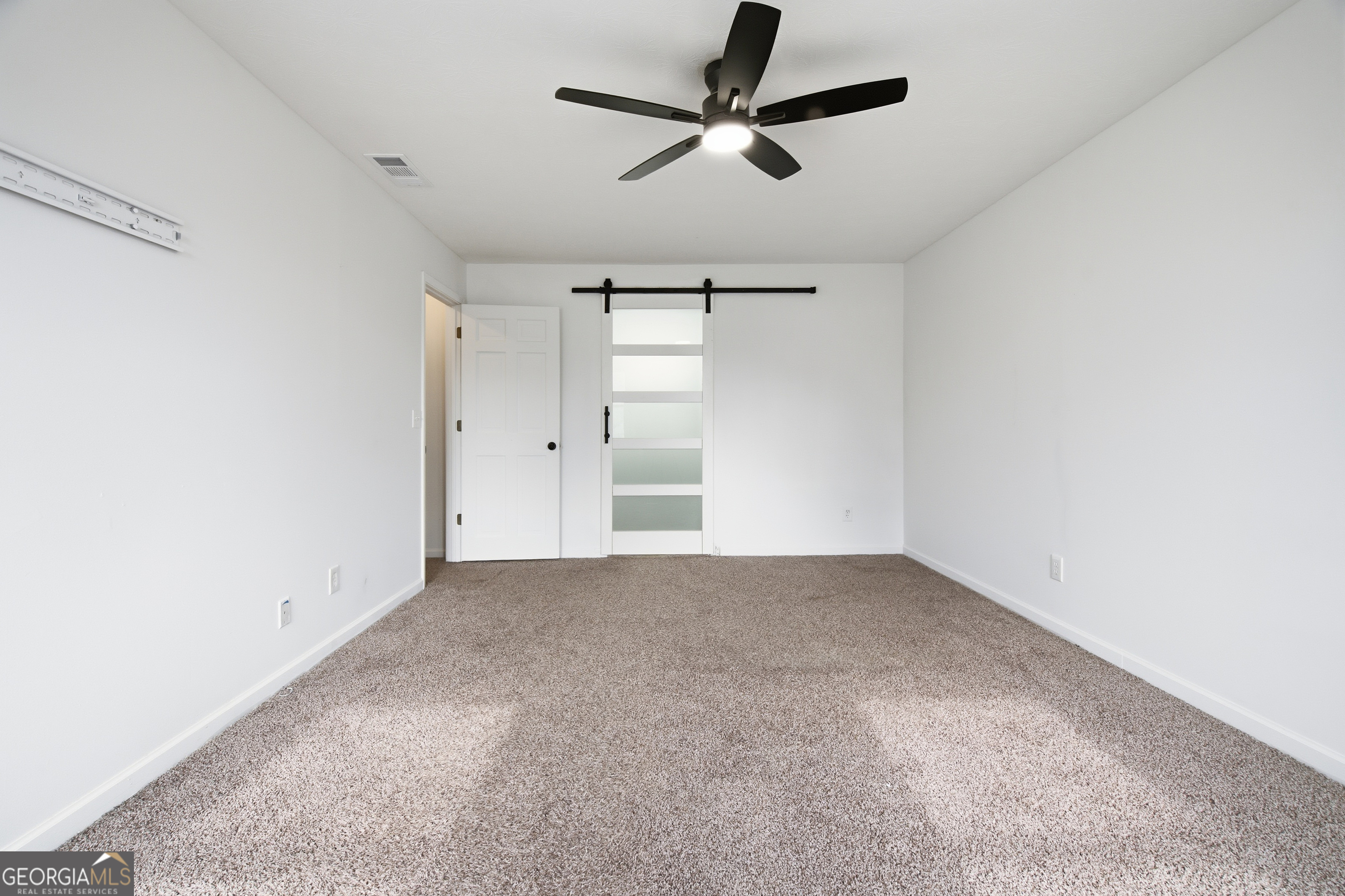 560 Clubhouse Drive SE