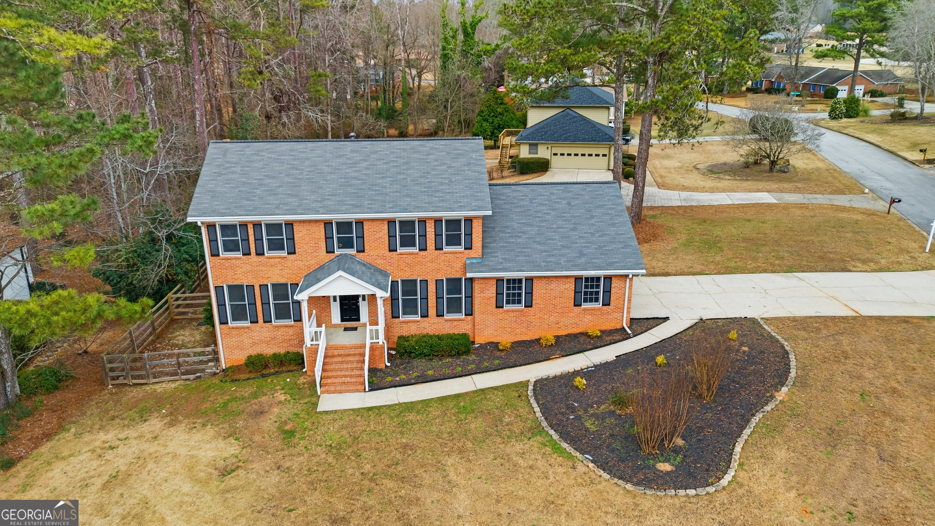 560 Clubhouse Drive SE