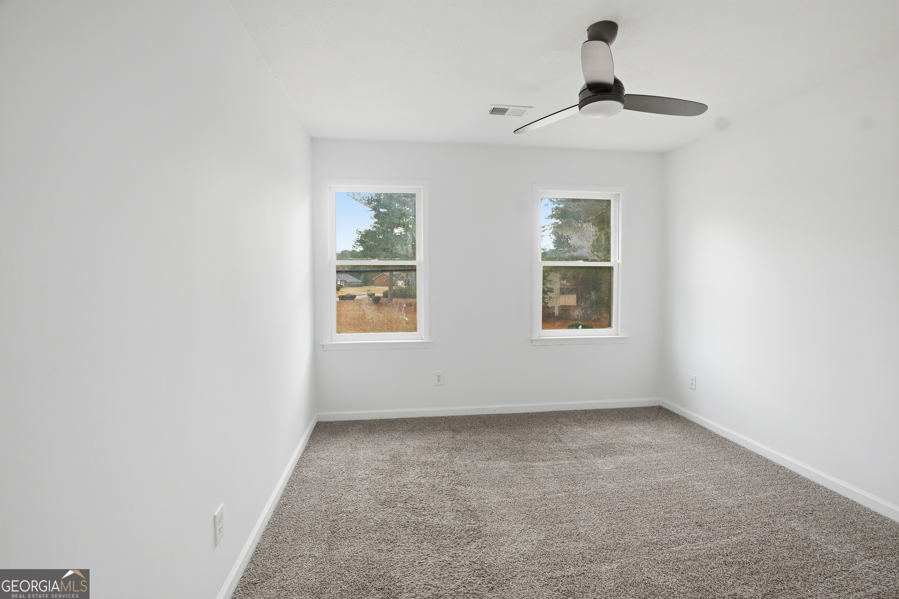 560 Clubhouse Drive SE