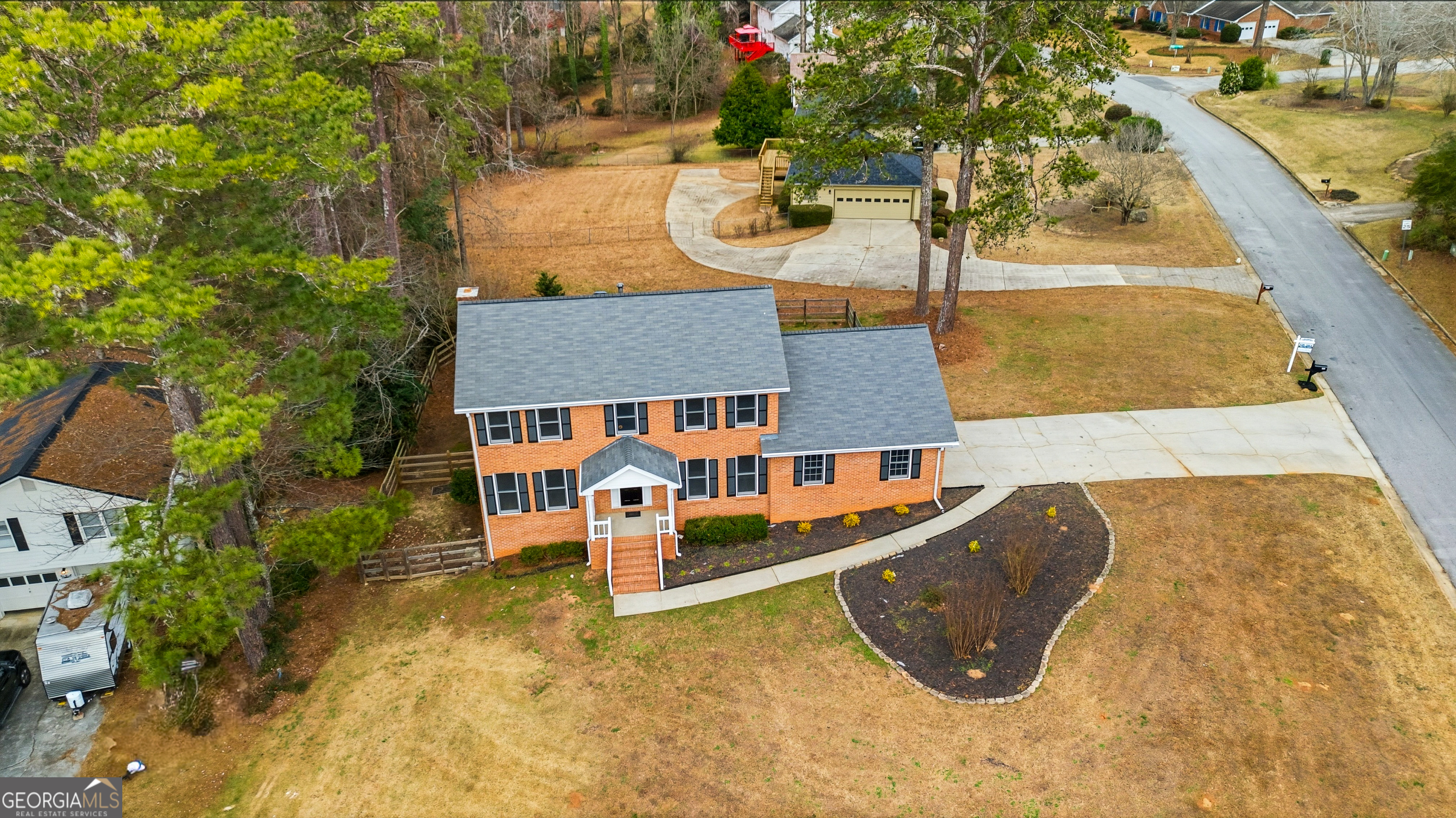 560 Clubhouse Drive SE