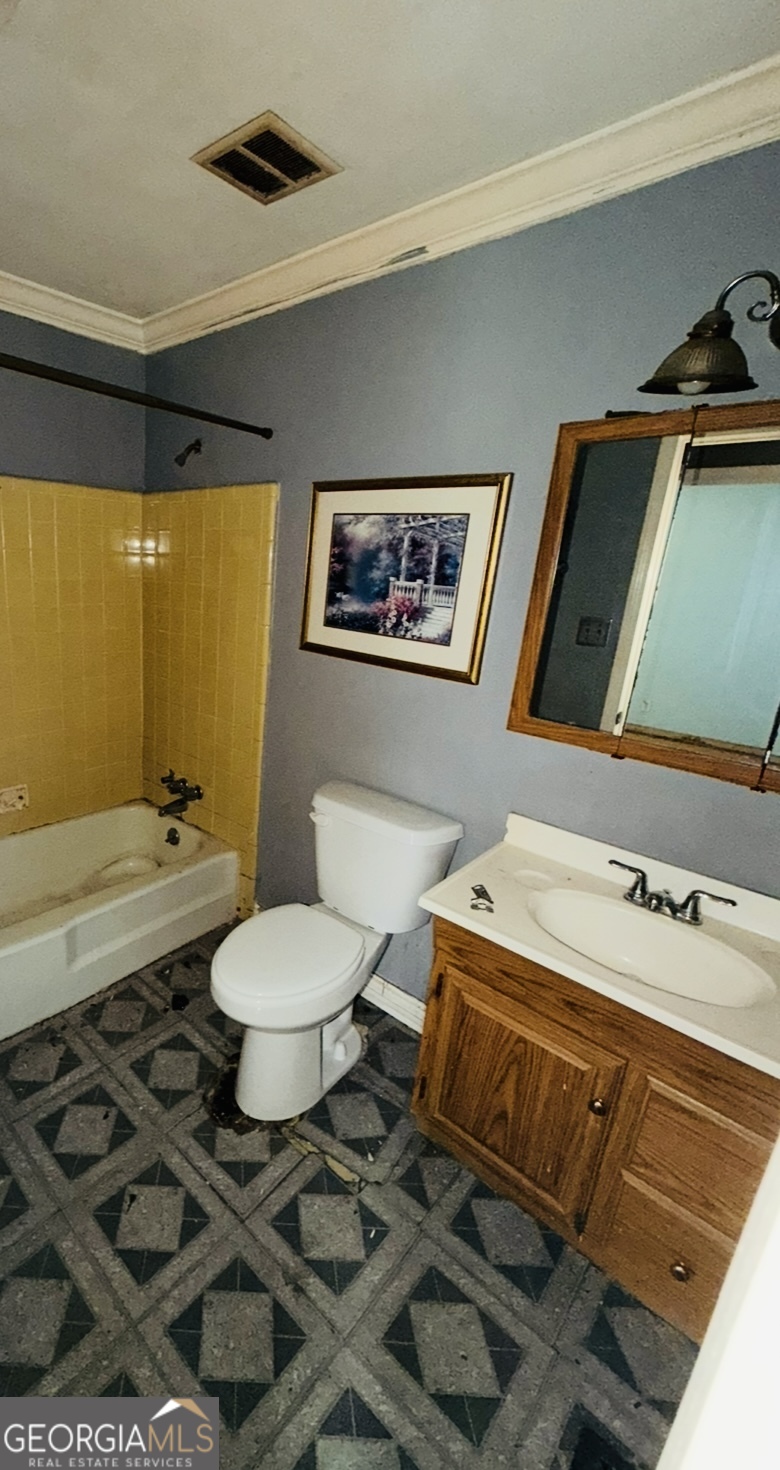 4618 Lakewood Avenue