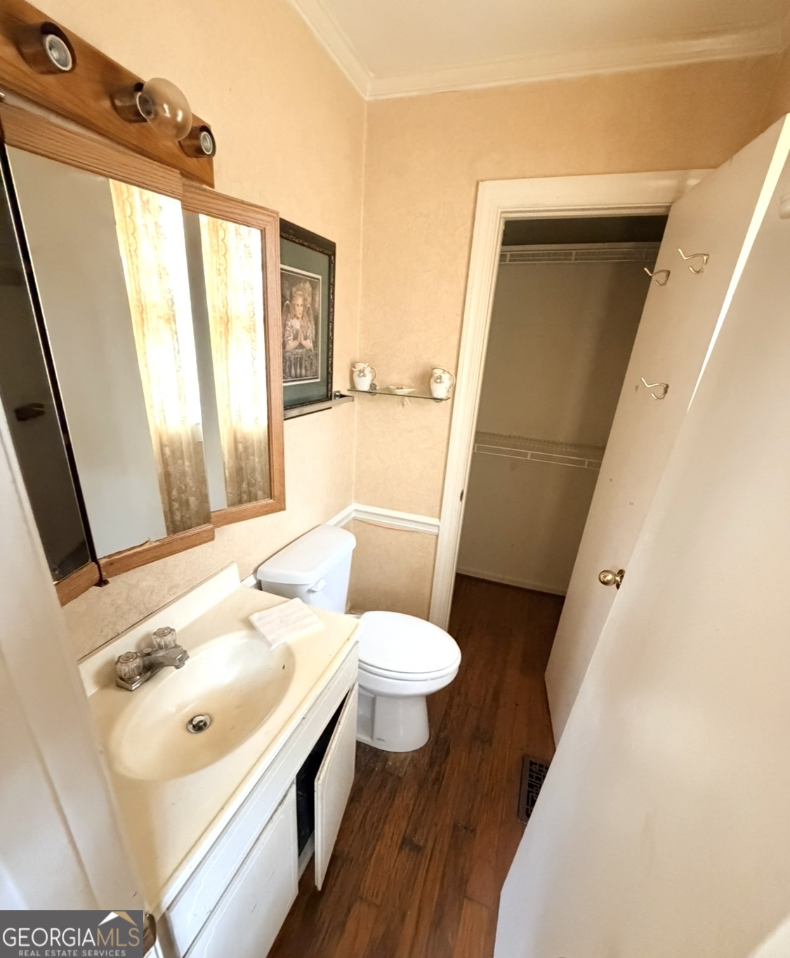 4618 Lakewood Avenue