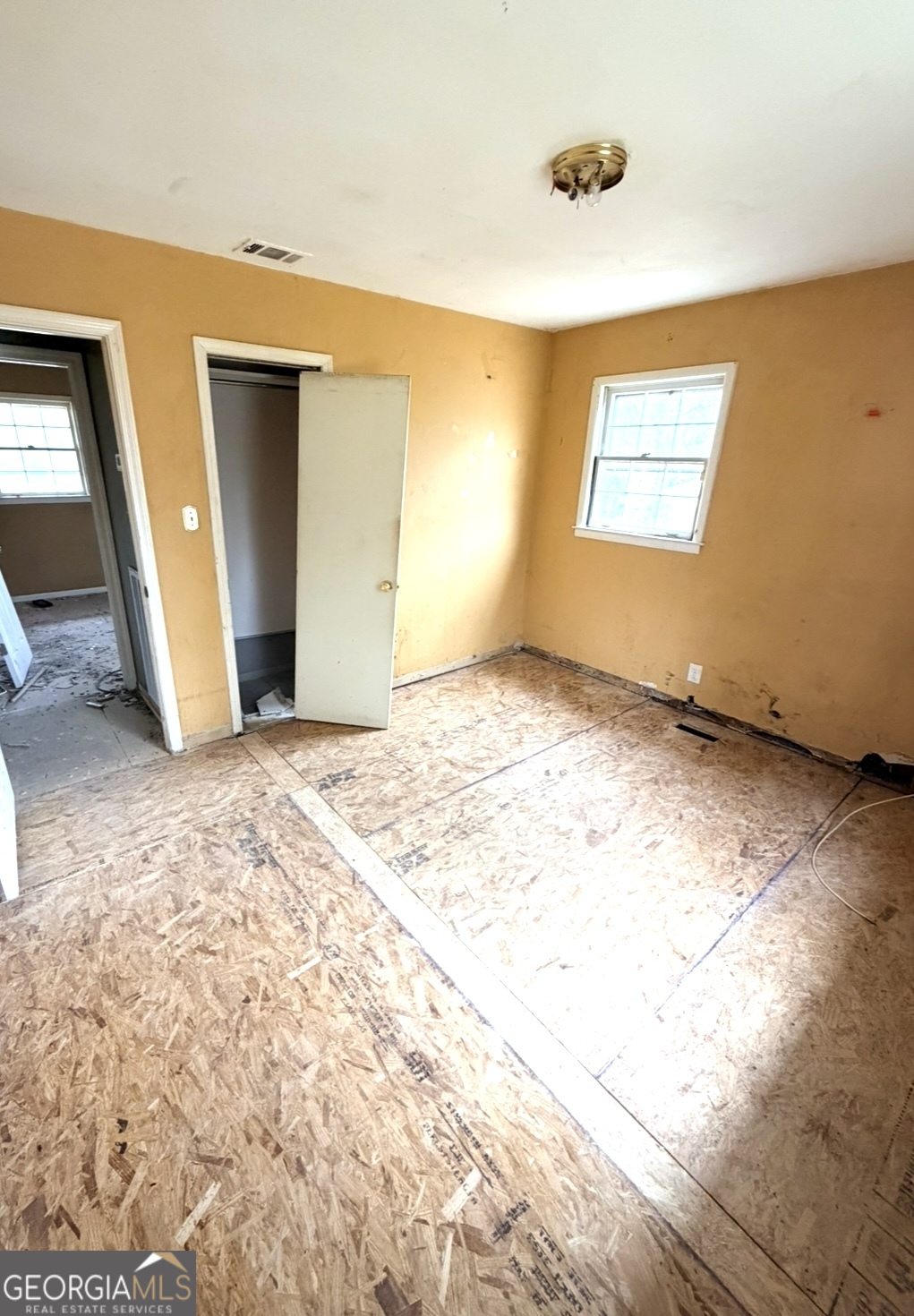 4618 Lakewood Avenue