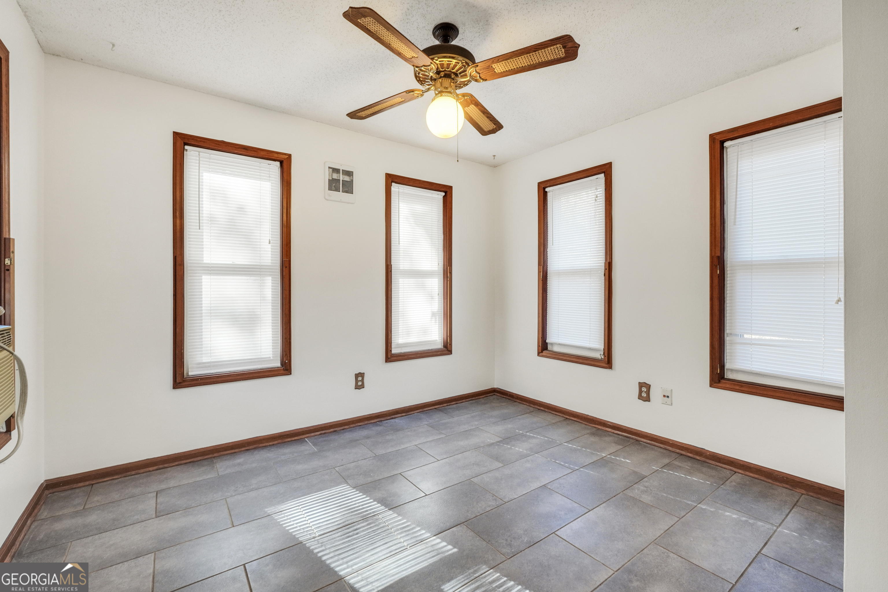 135 Springvalley Way