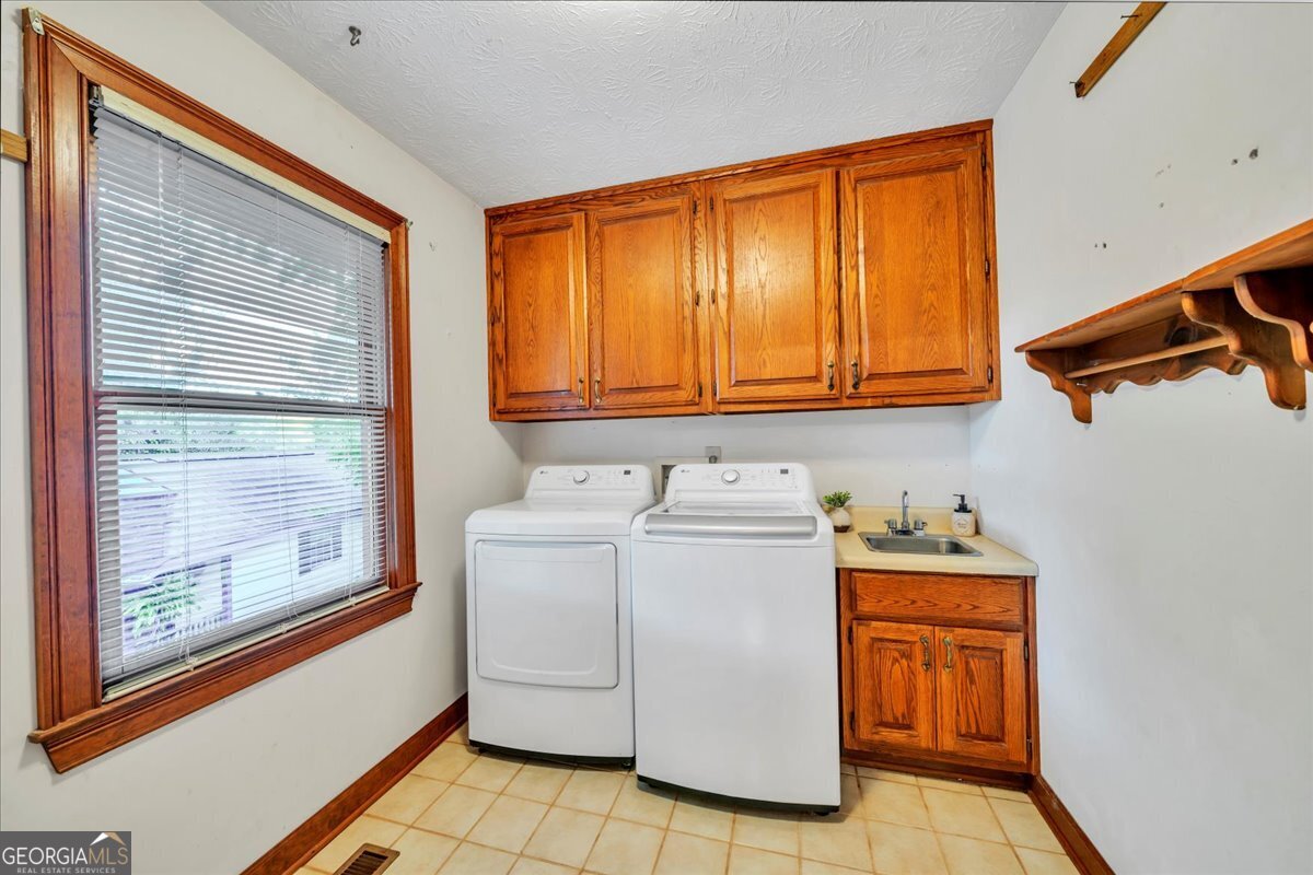 5011 SE West Lake Drive