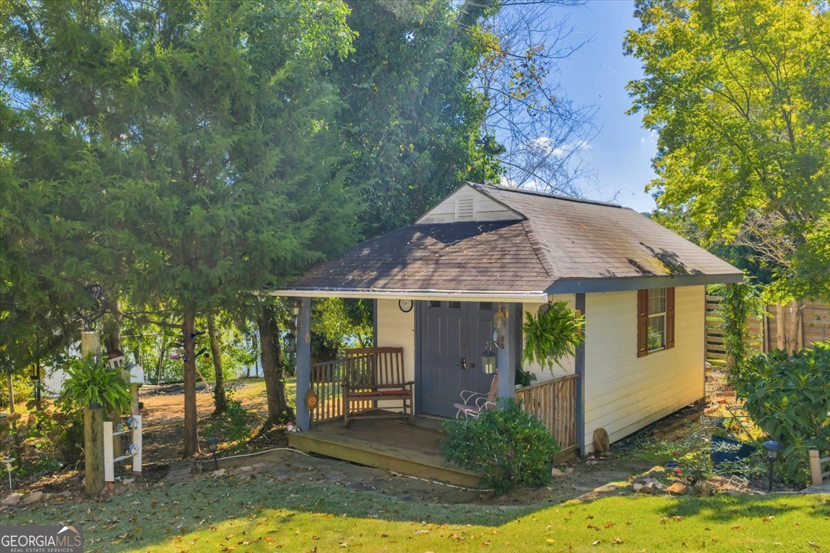 5011 SE West Lake Drive