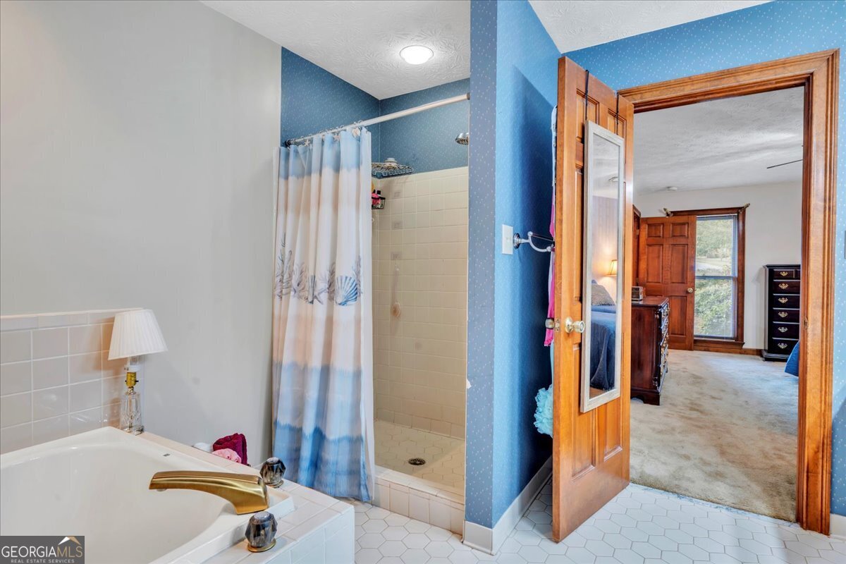 5011 SE West Lake Drive