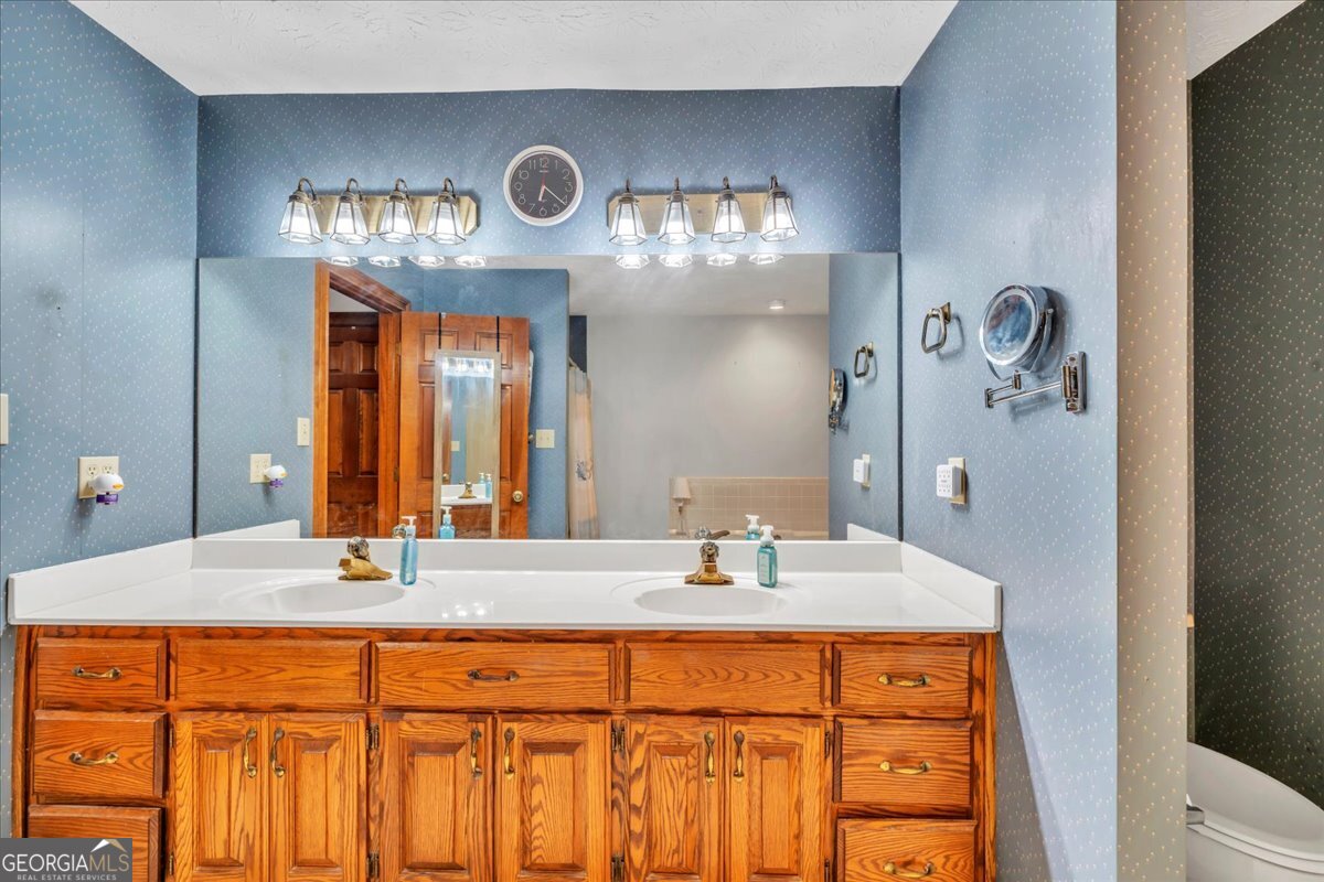 5011 SE West Lake Drive