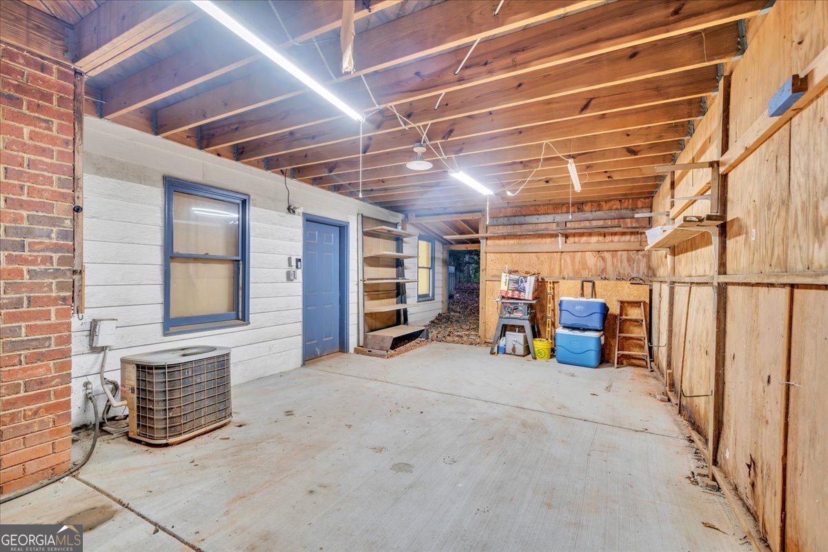 5011 SE West Lake Drive