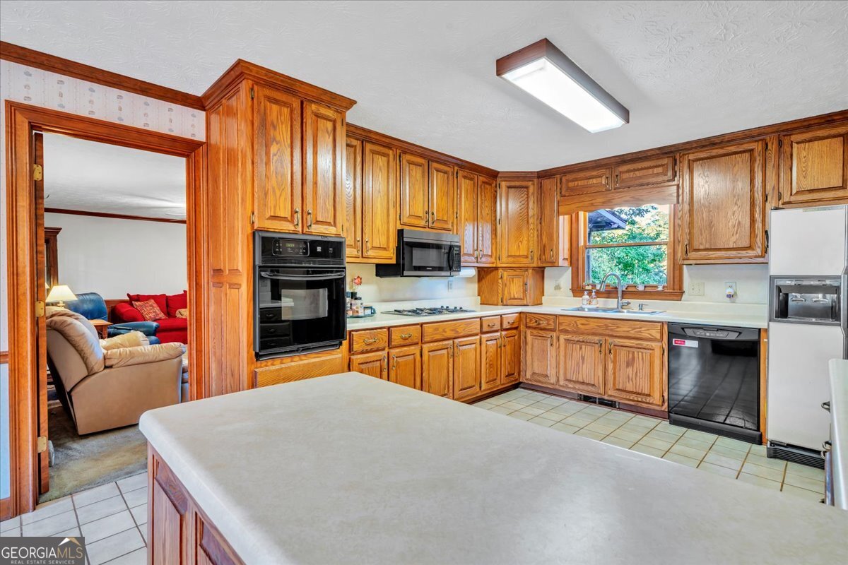 5011 SE West Lake Drive