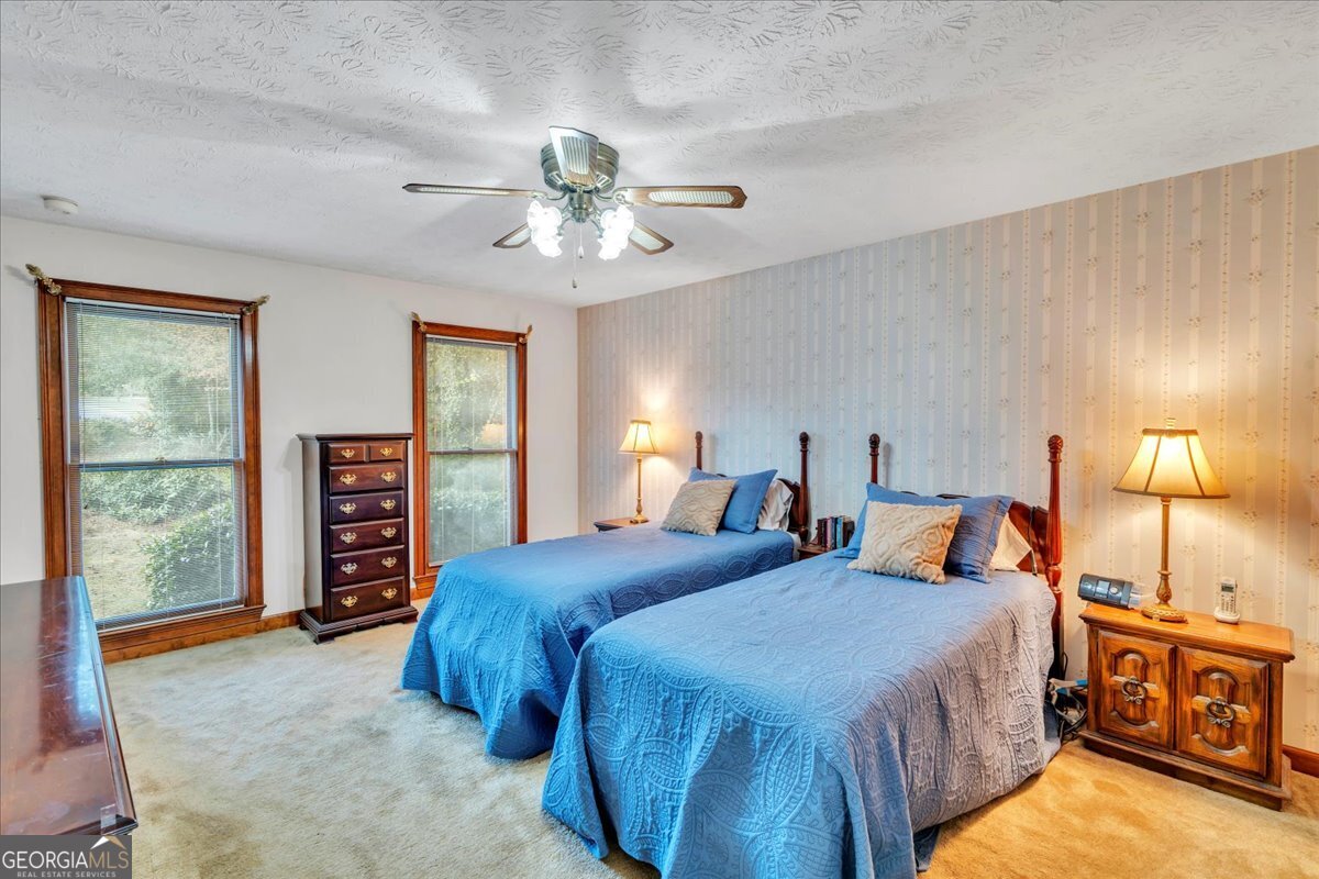 5011 SE West Lake Drive