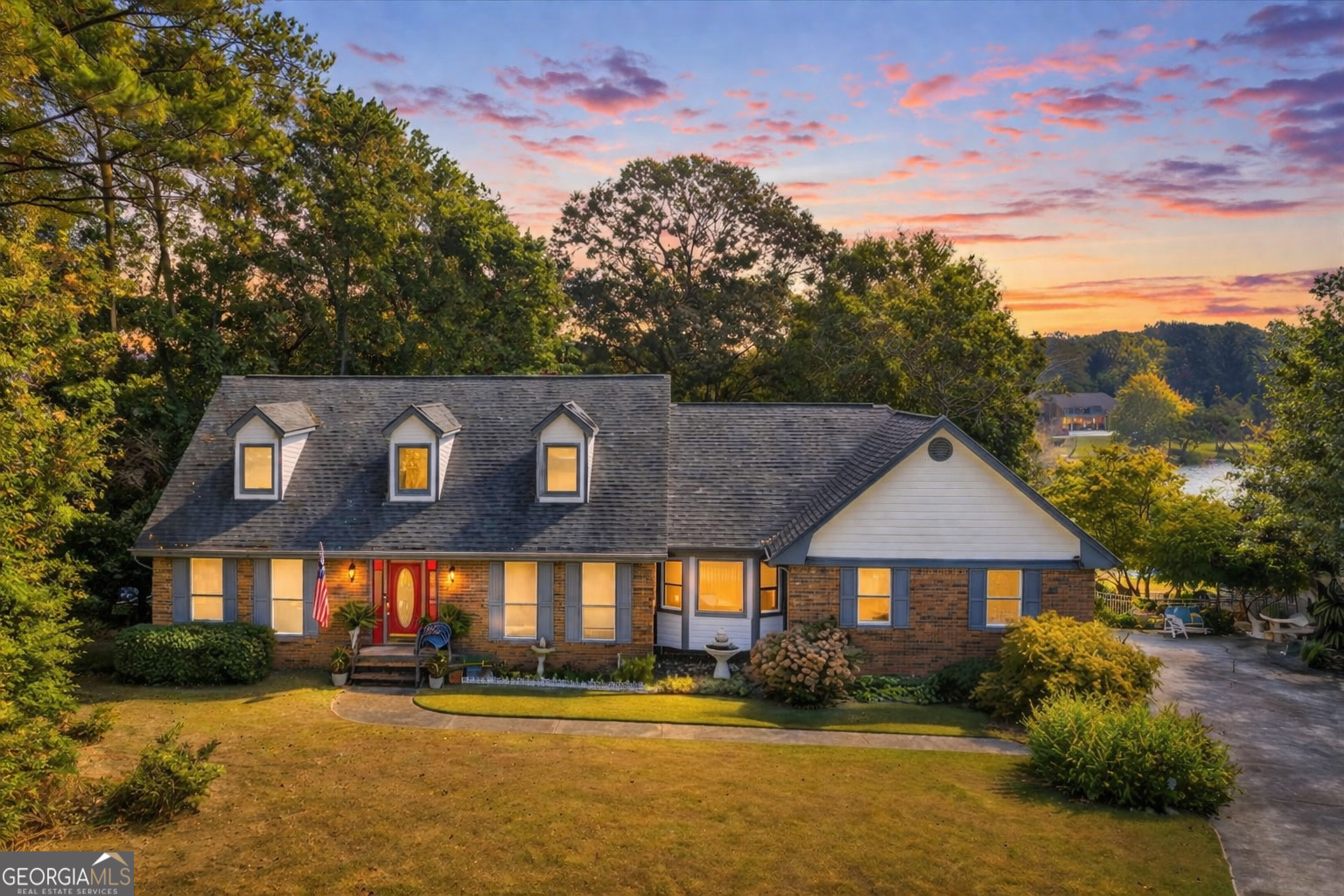 5011 SE West Lake Drive