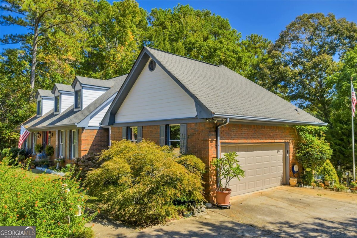 5011 SE West Lake Drive