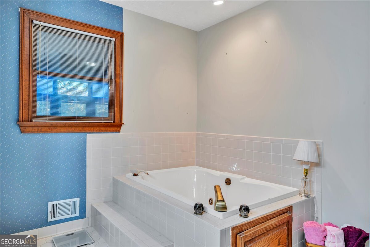 5011 SE West Lake Drive