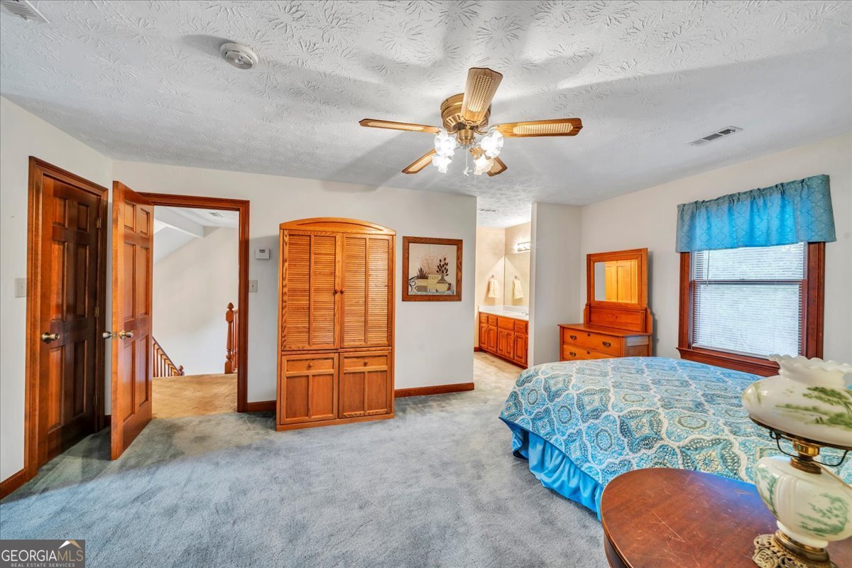 5011 SE West Lake Drive