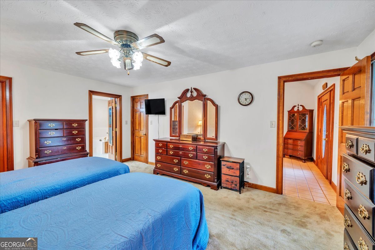 5011 SE West Lake Drive