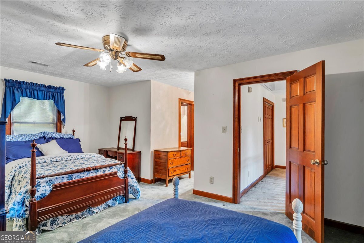 5011 SE West Lake Drive