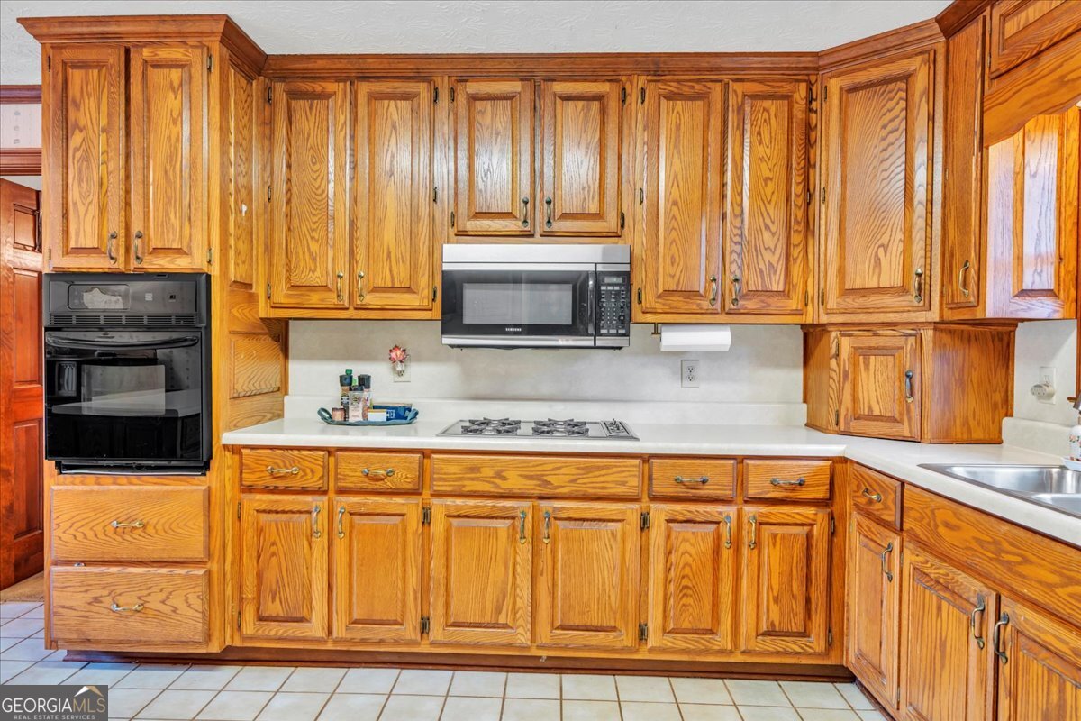 5011 SE West Lake Drive