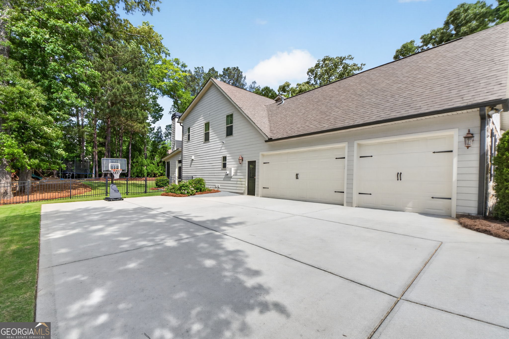 41 W Shore Trace