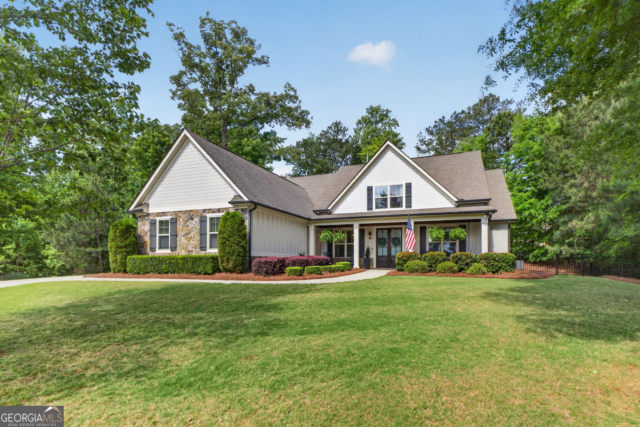41 W Shore Trace