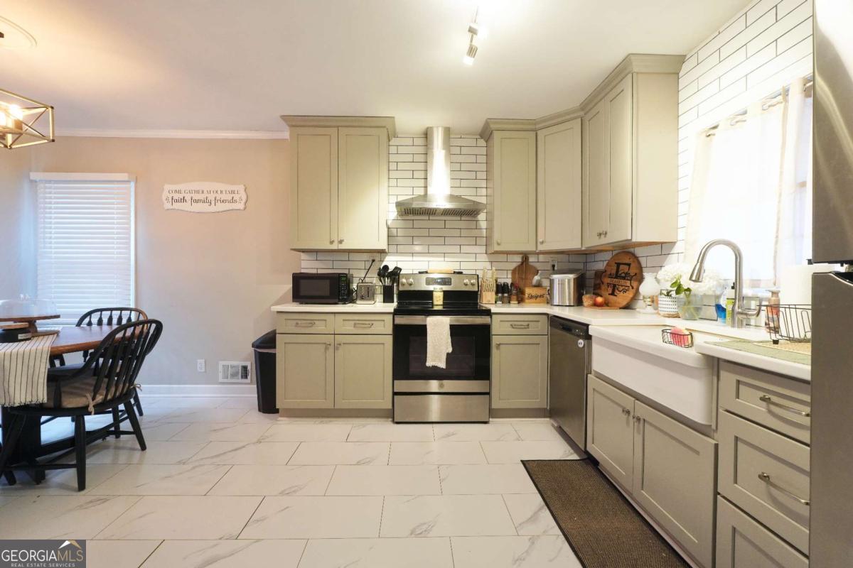 121 Mimosa Drive