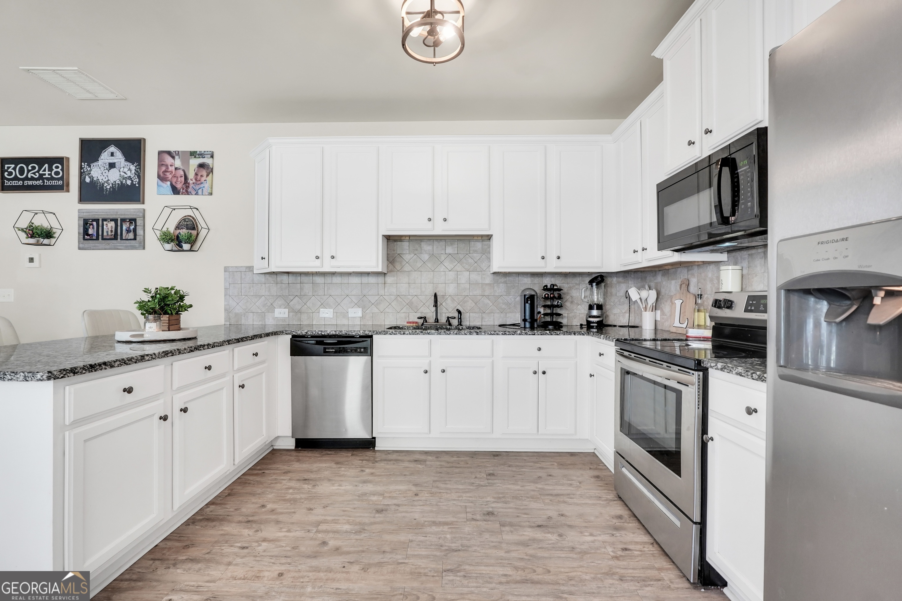 482 Louise Way