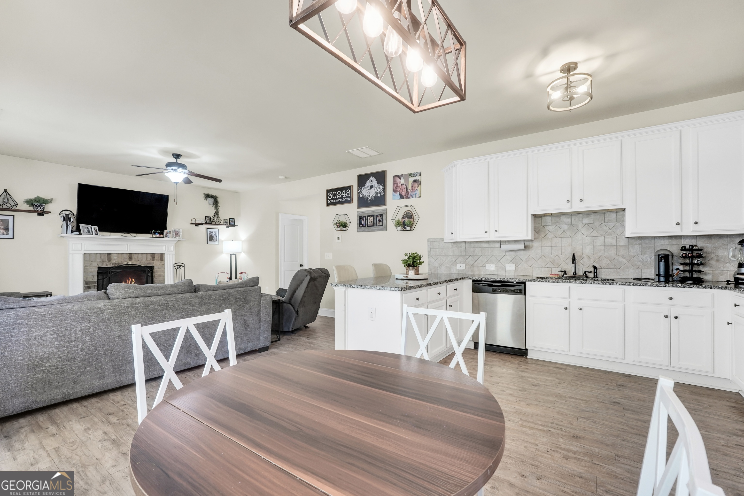 482 Louise Way