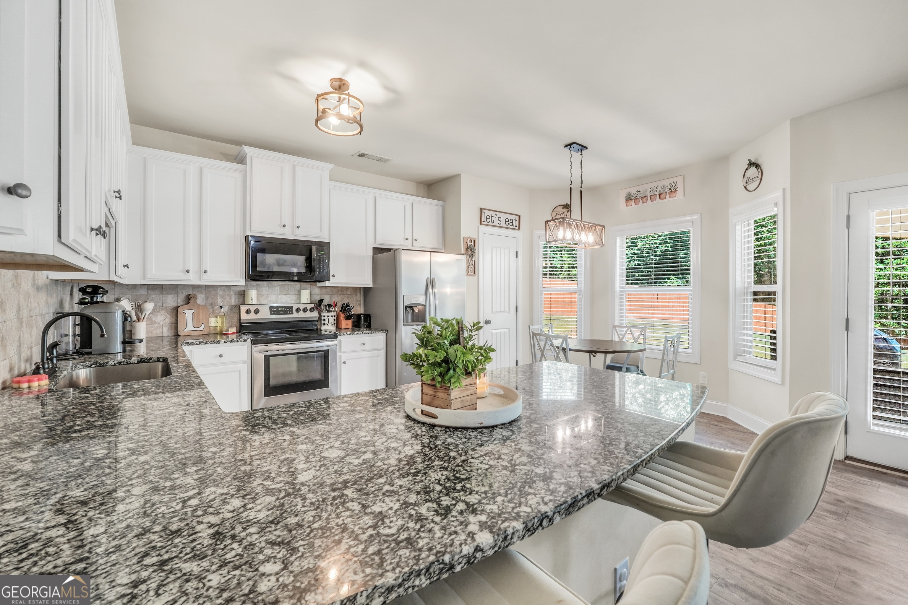482 Louise Way